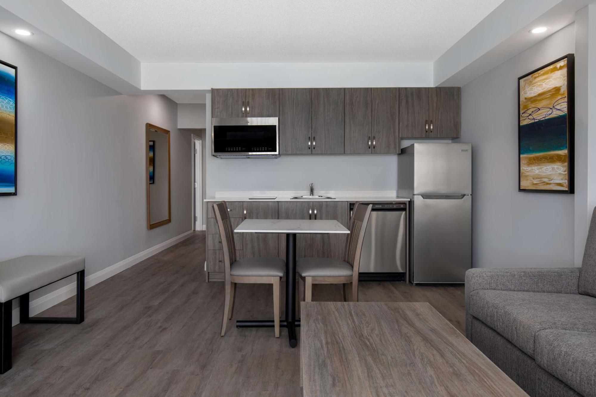 One-Bedroom King Suite