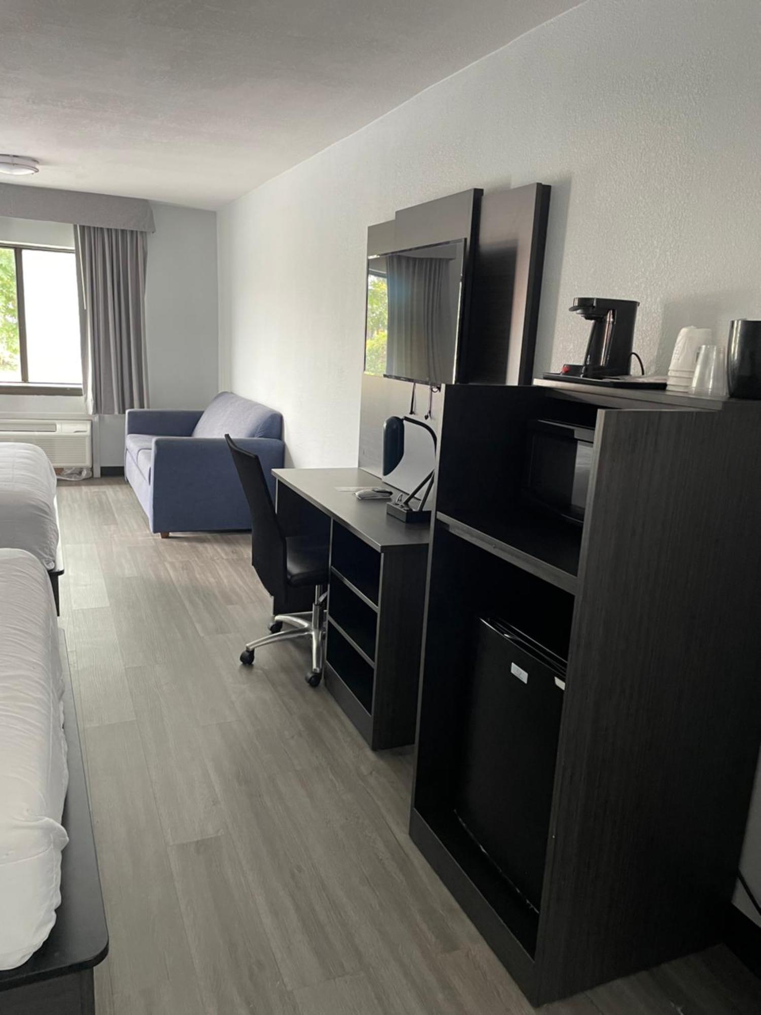 Suite with Two Queen Beds - Non-Smoking
