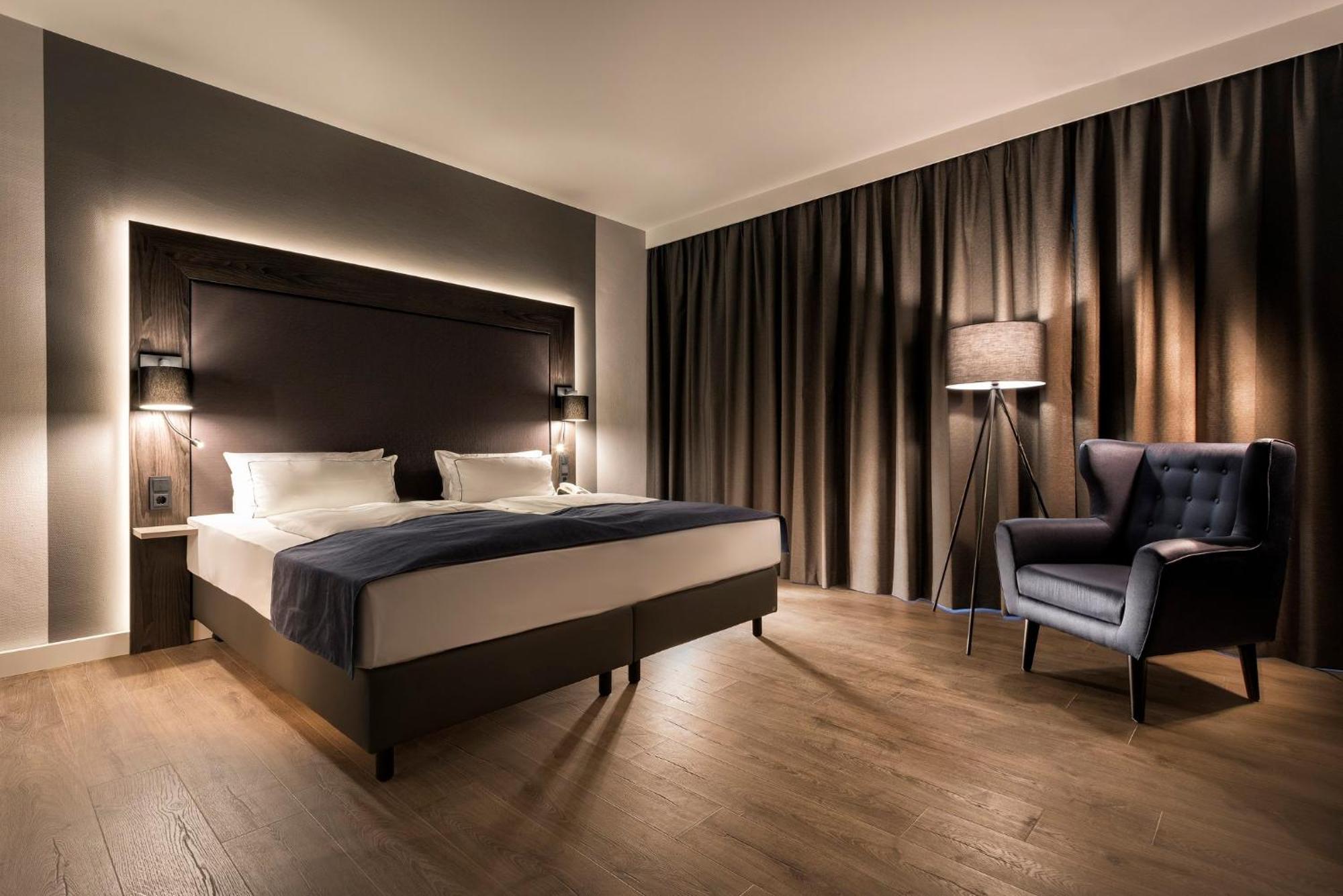 Standard Queen Room