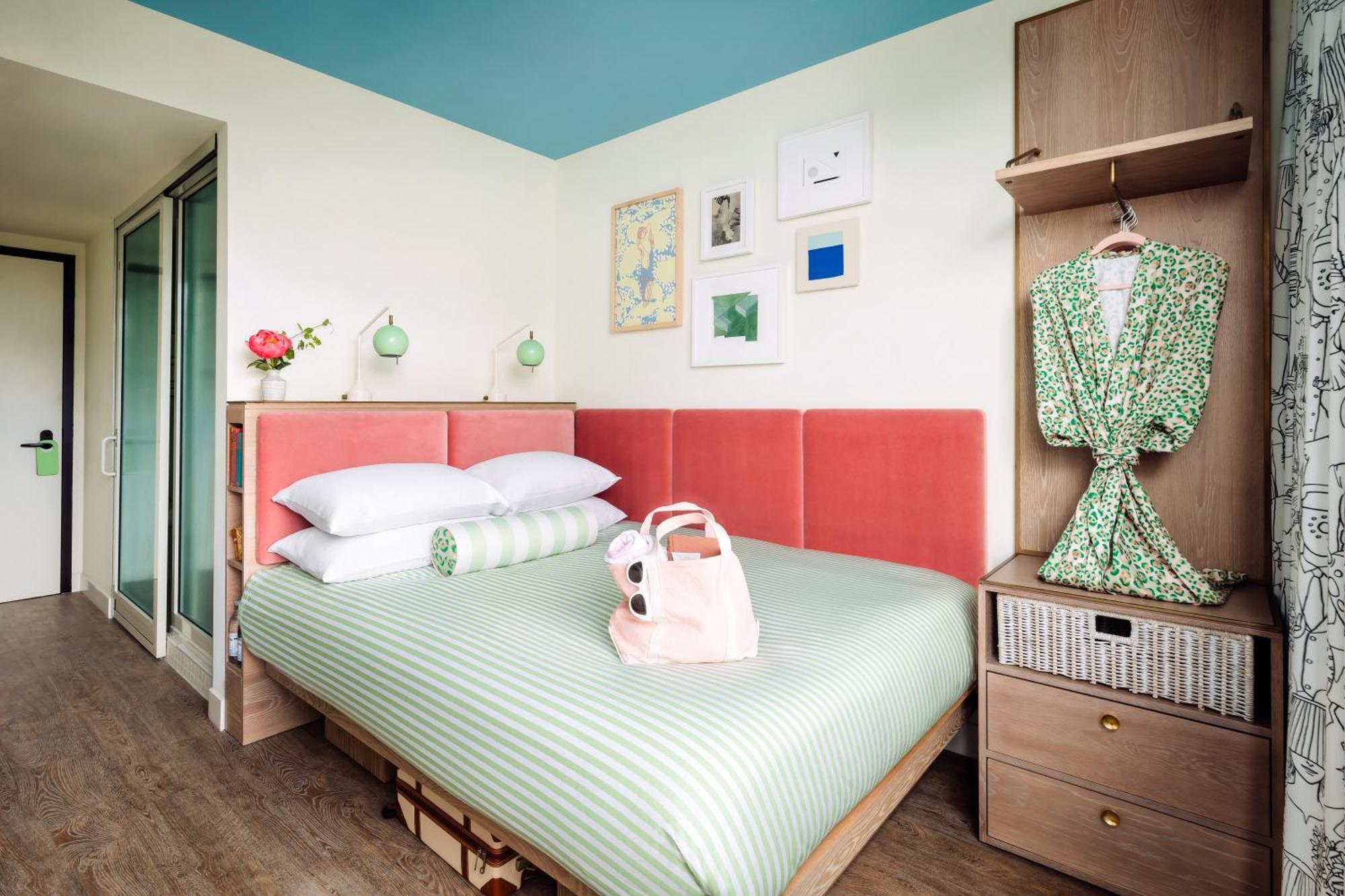 Chambre Lit Queen-Size Standard - Vue sur Ville