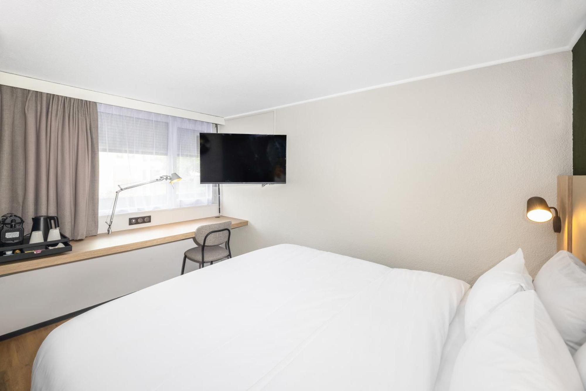 Superior Room 1 King Bed,1613659603:JPEG