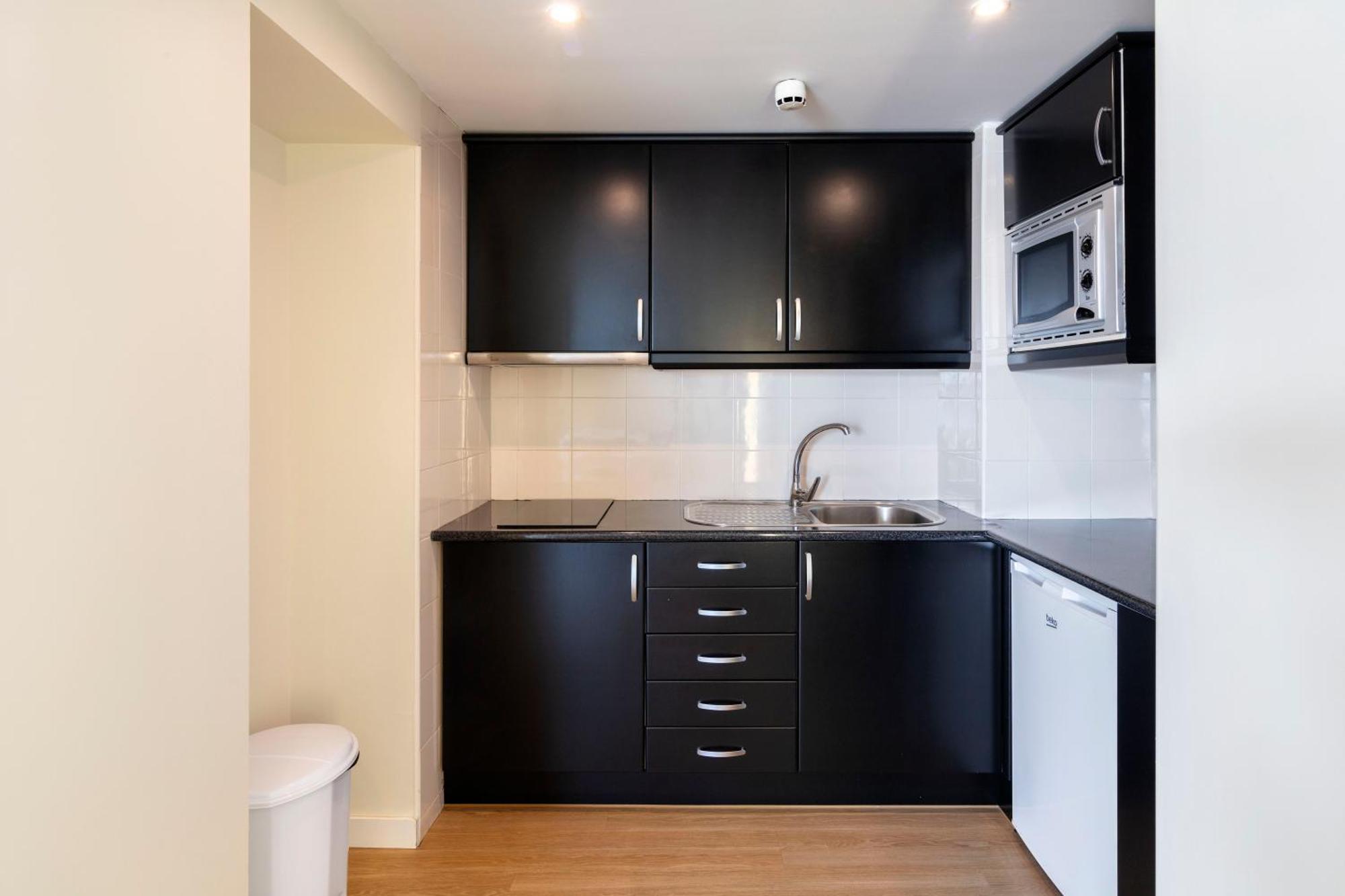 Deluxe One-Bedroom Suite Sea View