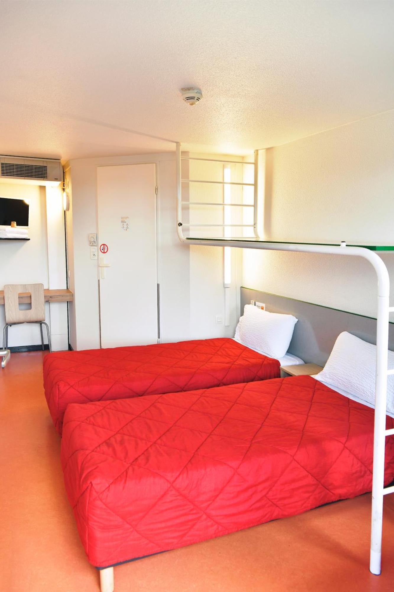 Double Room 2 Single Beds,1614350540:JPEG