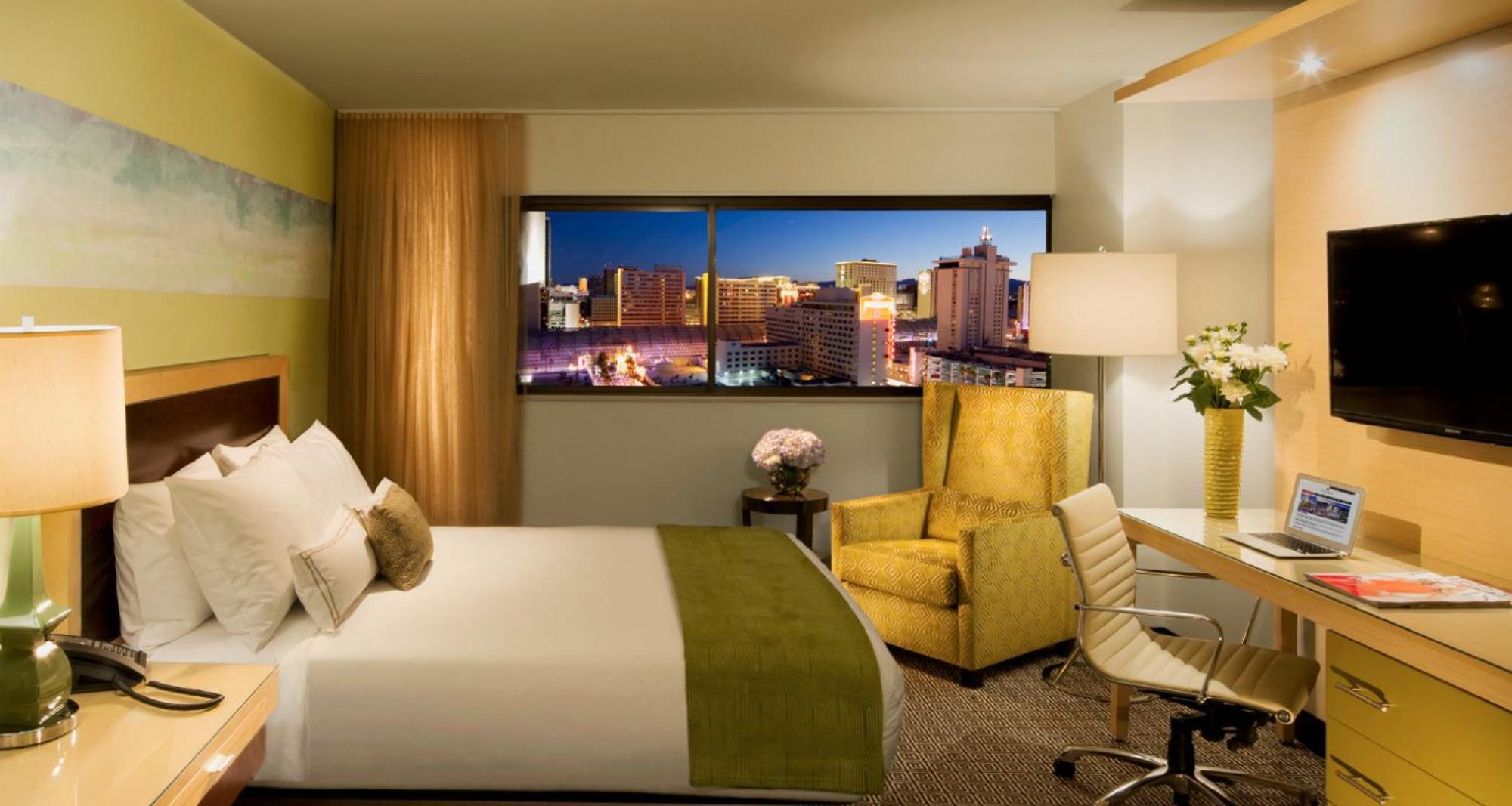 Grand Deluxe King Bed Non-Smoking