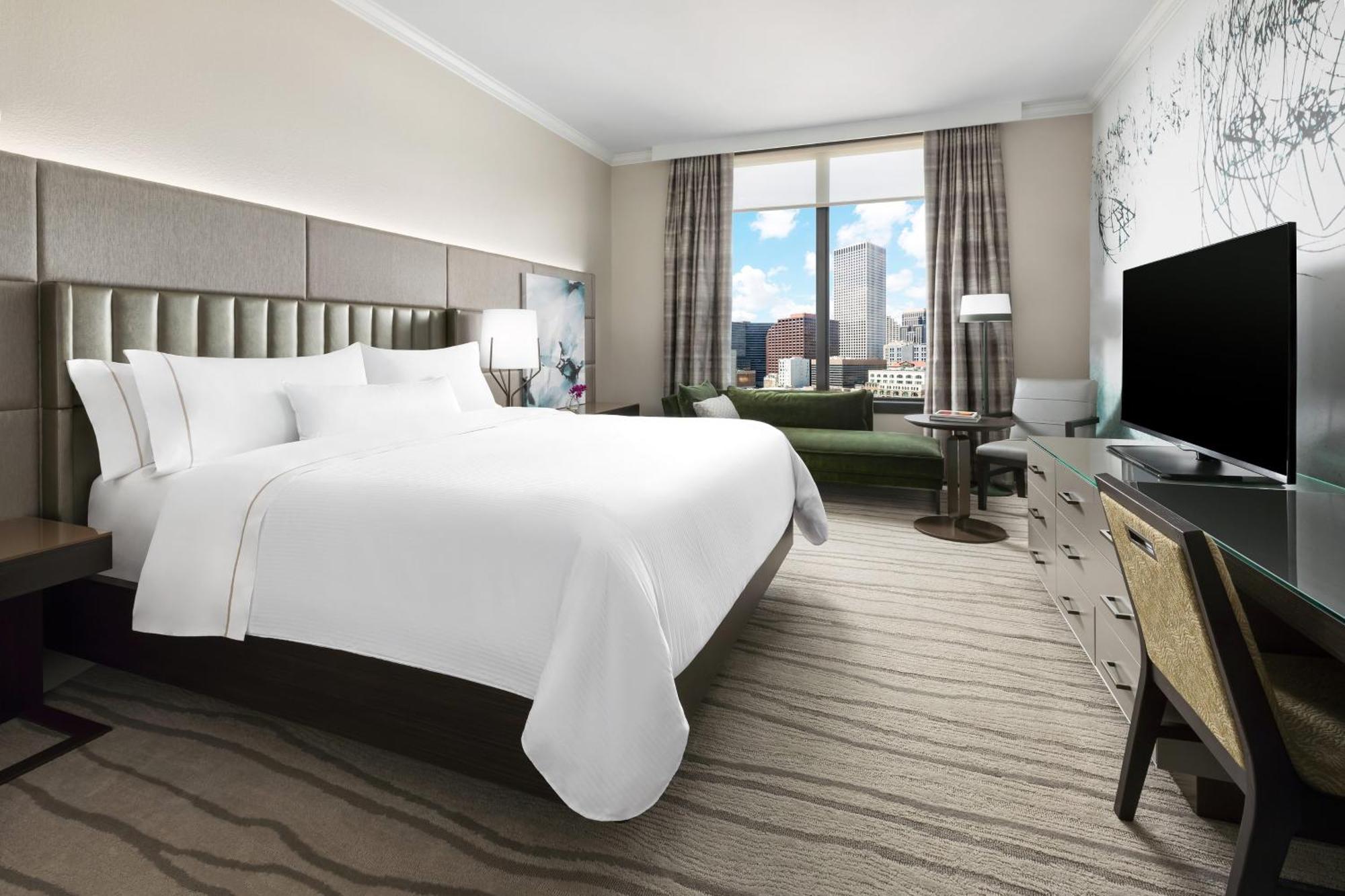 Deluxe City View King Larger Guest room 1 King