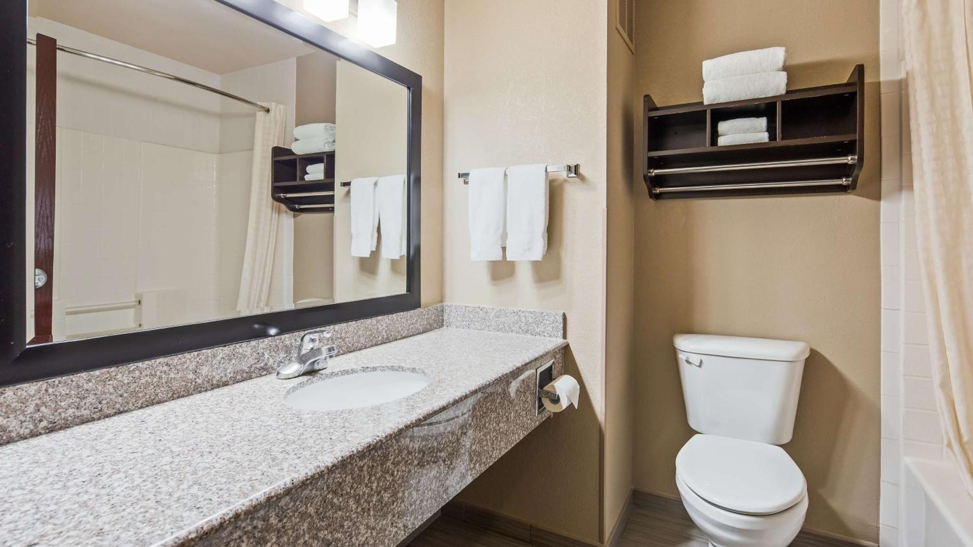 Queen Suite with Two Queen Beds and Sofa Bed - Wet Bar/Non-Smoking