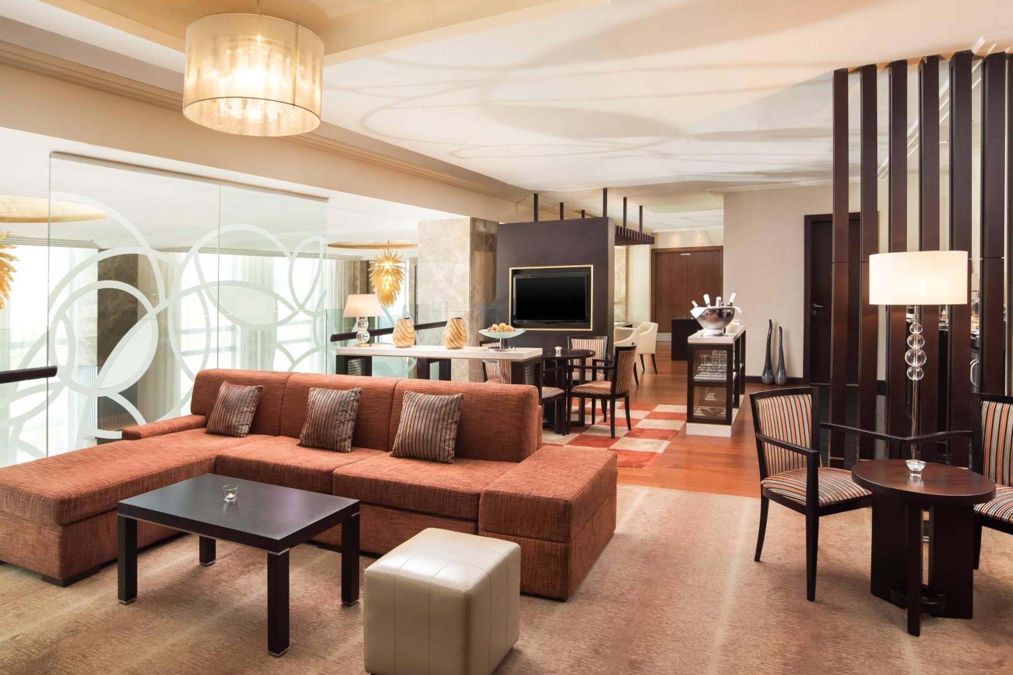 Club Club lounge access Larger Guest room 1 King