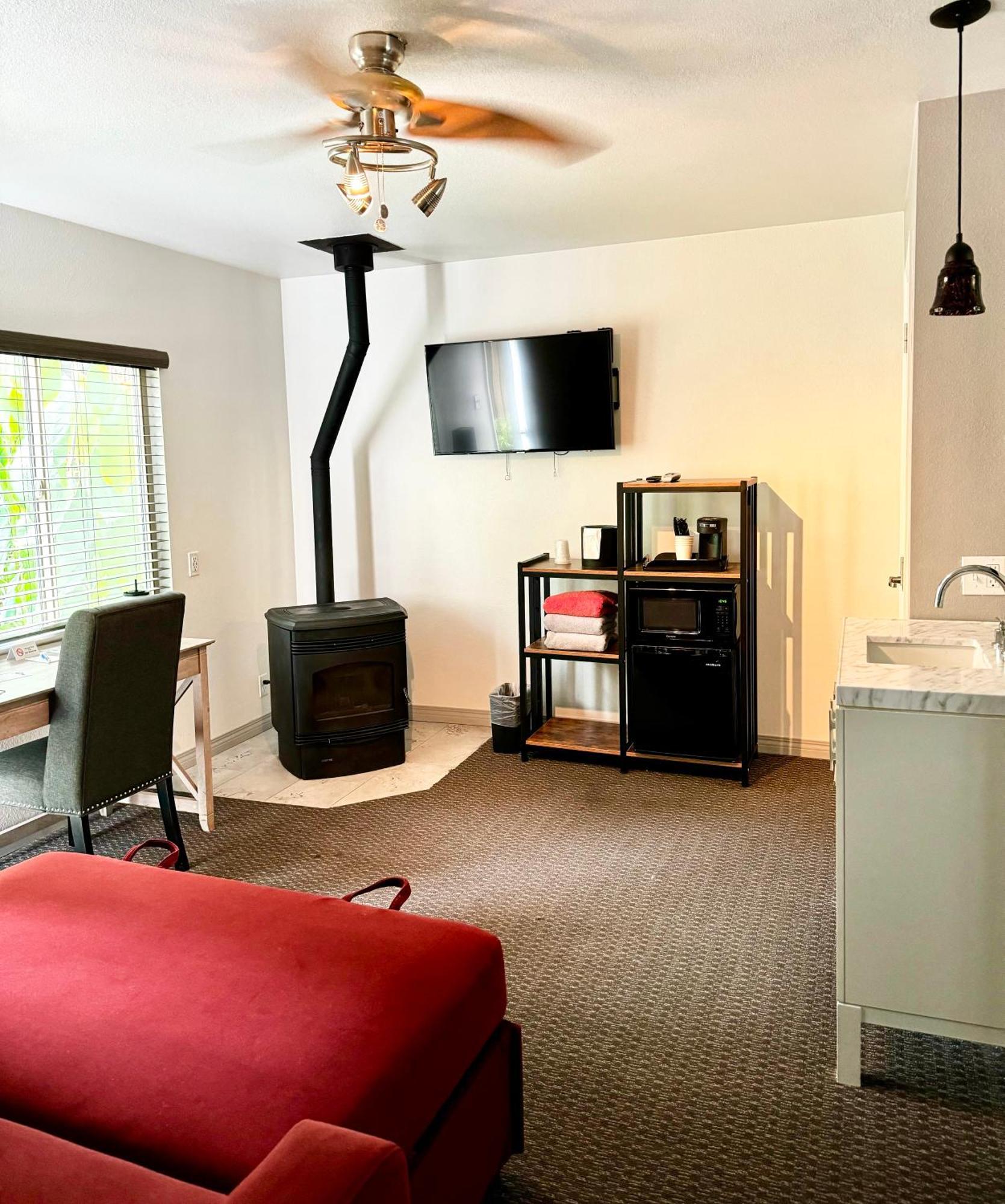King Studio with Sofa Bed