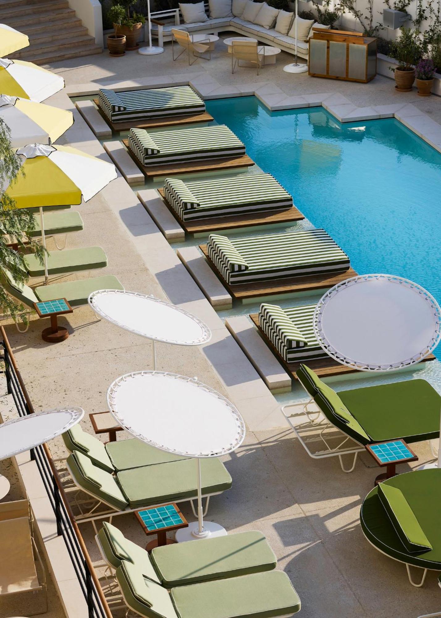 Chambre Lit King-Size - Vue sur Piscine
