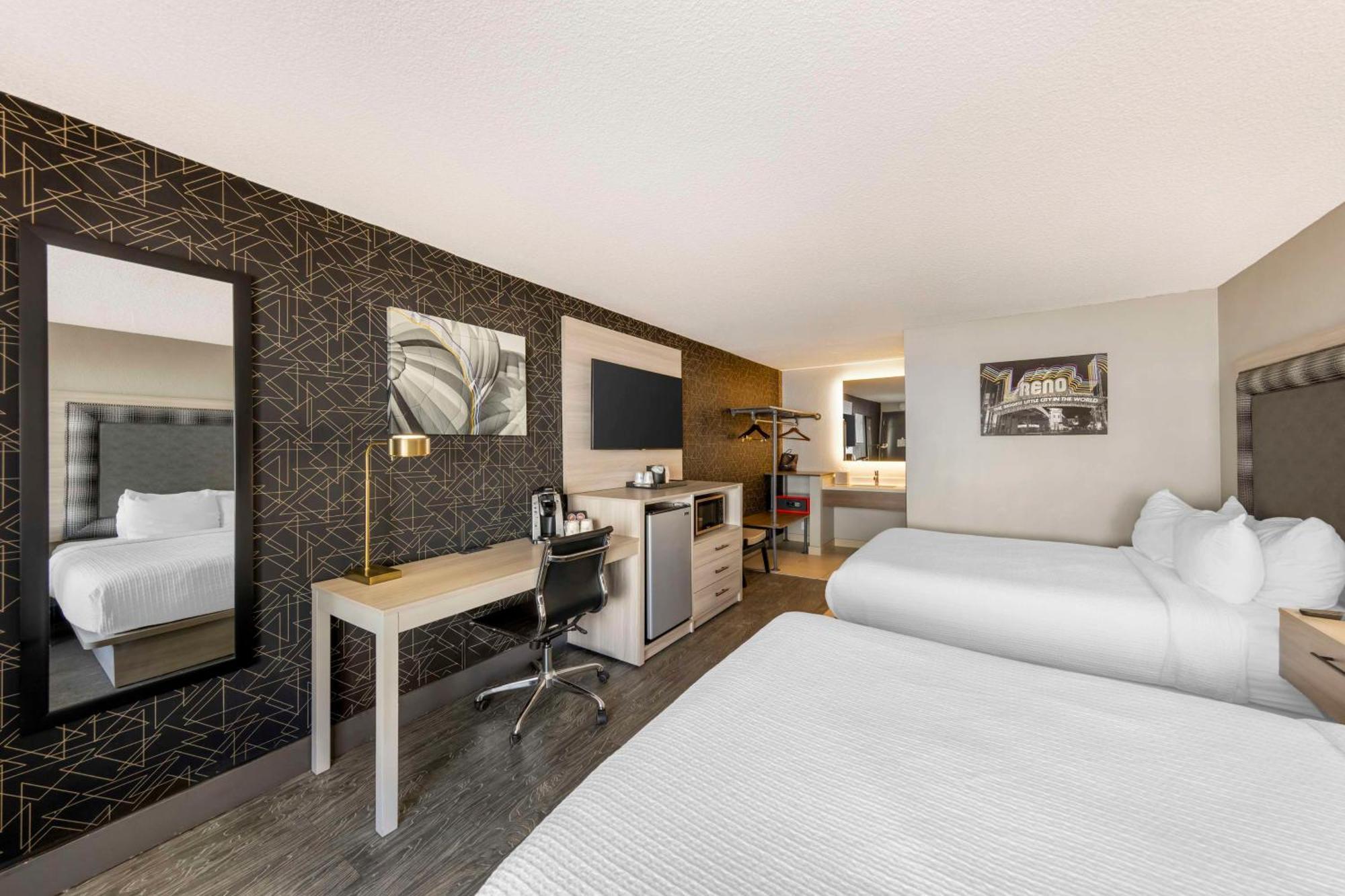 Queen Room Two Queen Beds Non-Smoking or Pet-Friendly