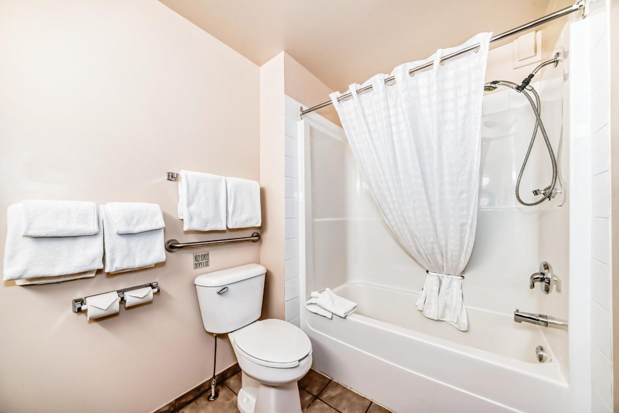 Queen Room - Disability Access/Non-Smoking