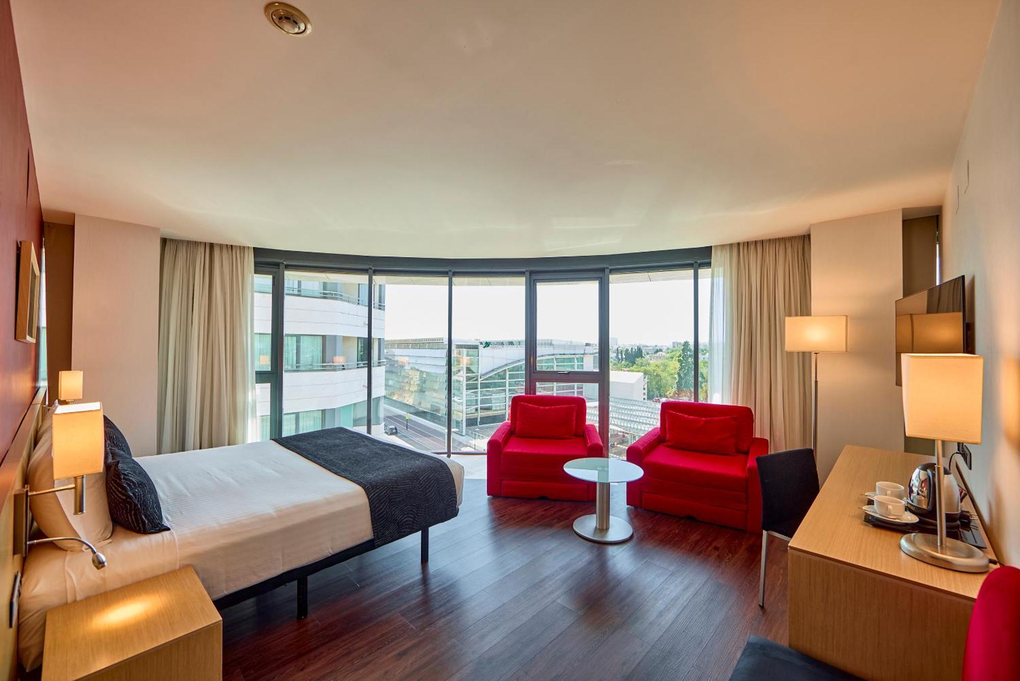 Deluxe King Room City View
