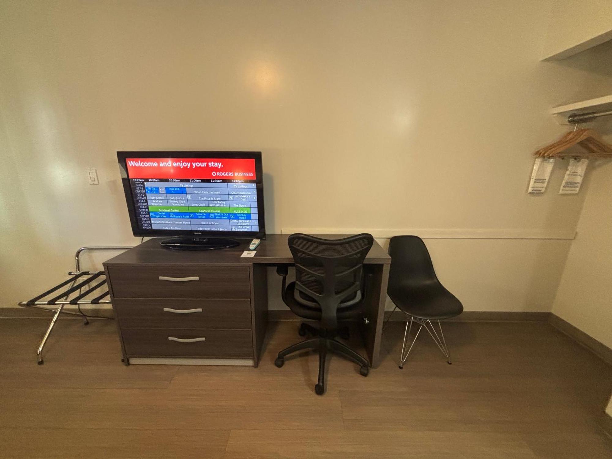 King Room Kitchenette Pet-Friendly or Non-Smoking