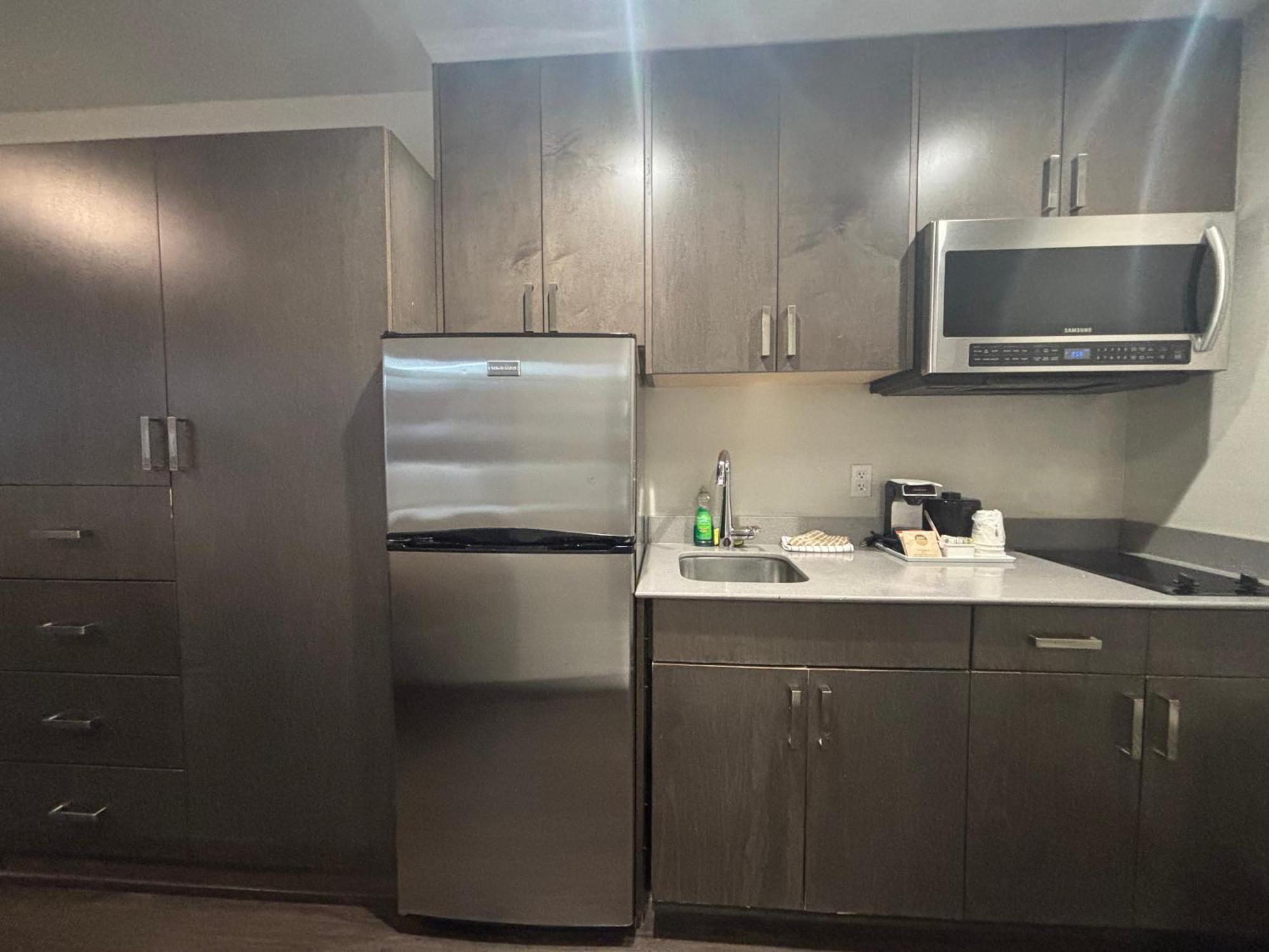 Queen Room Two Queen Beds Kitchen Pet-Friendly or Non-Smoking