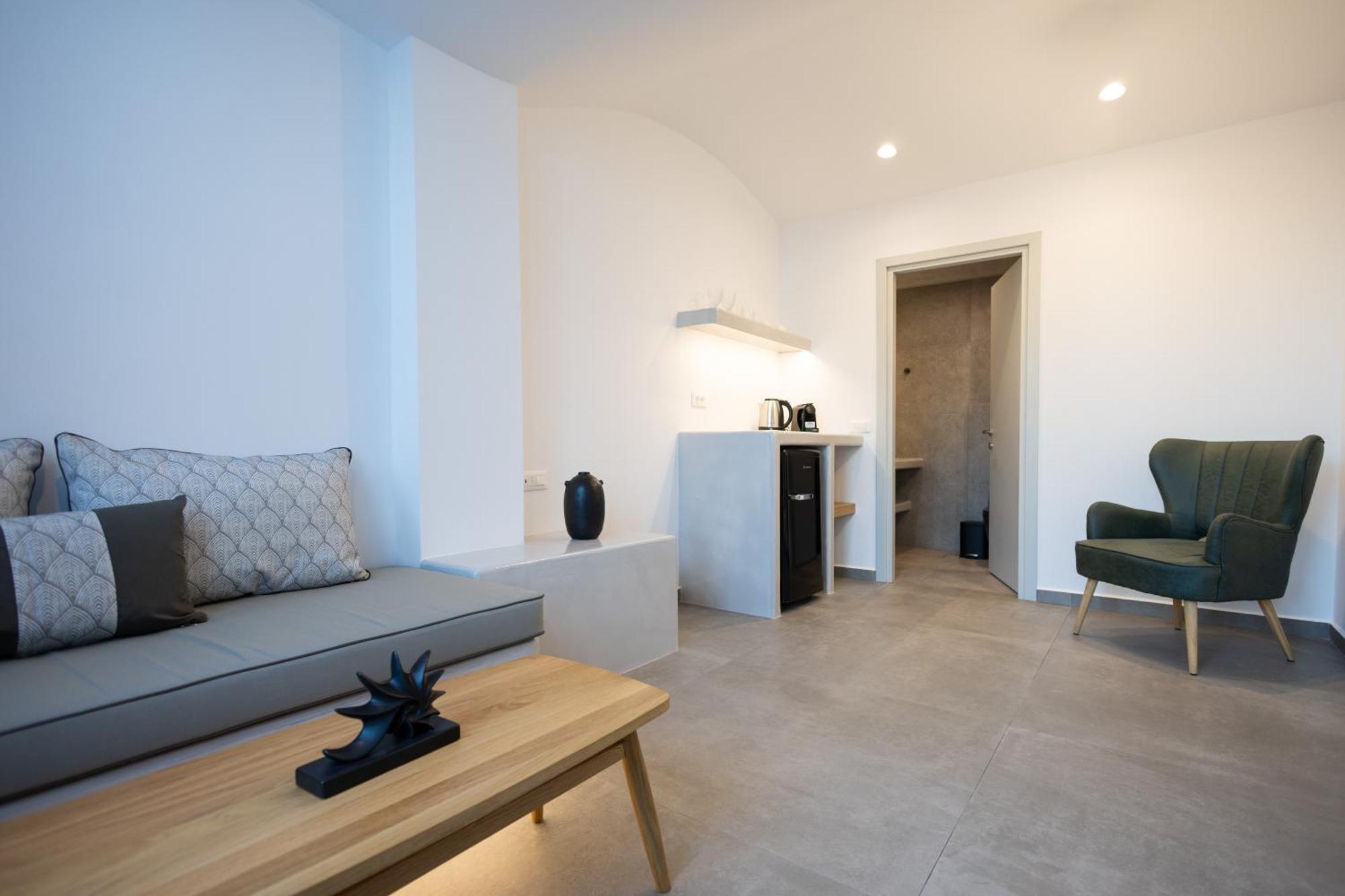 Exclusive Suite Private Heated Plunge Pool