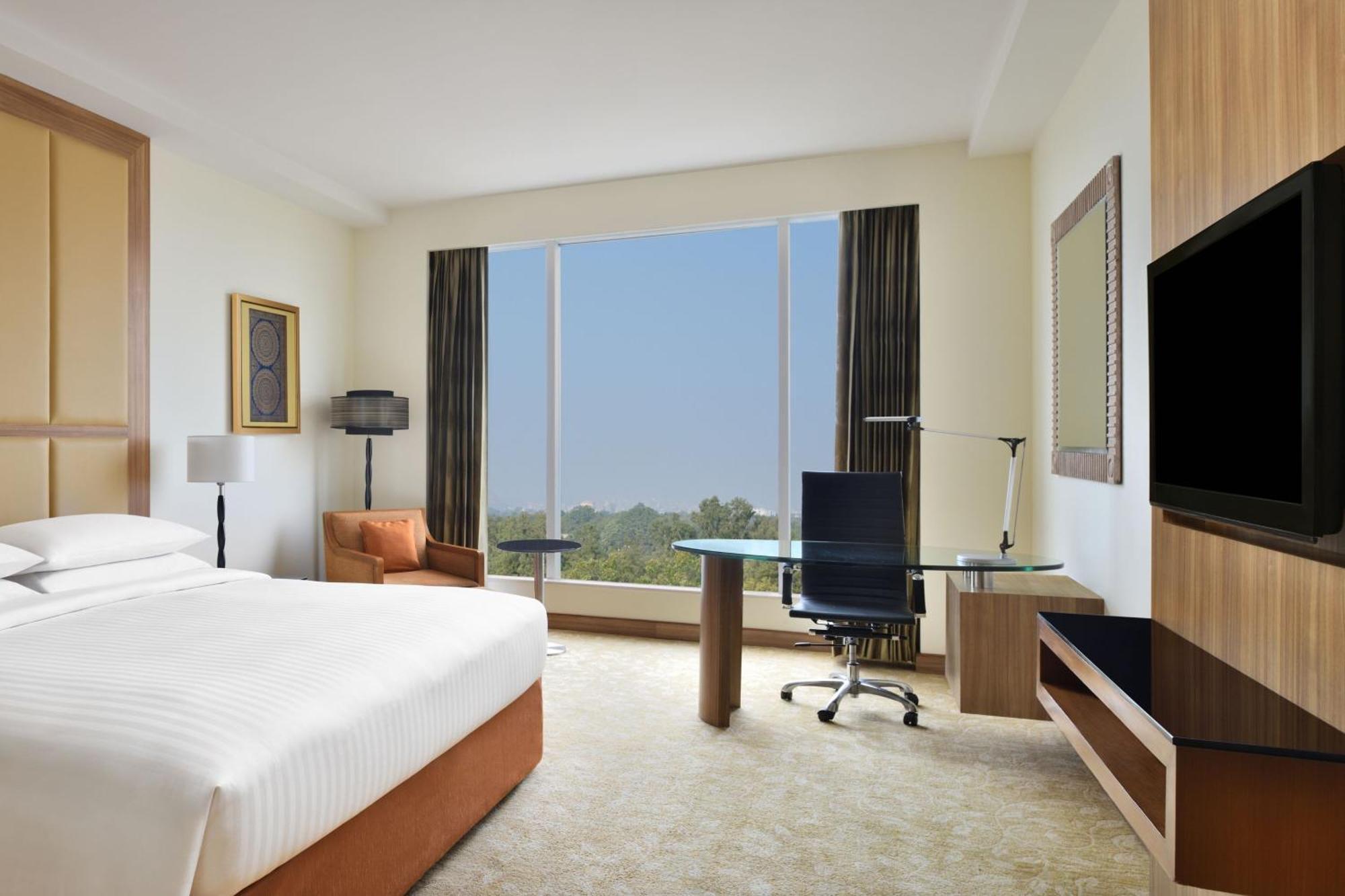 Chambre Lit King-Size - Vue sur Piscine