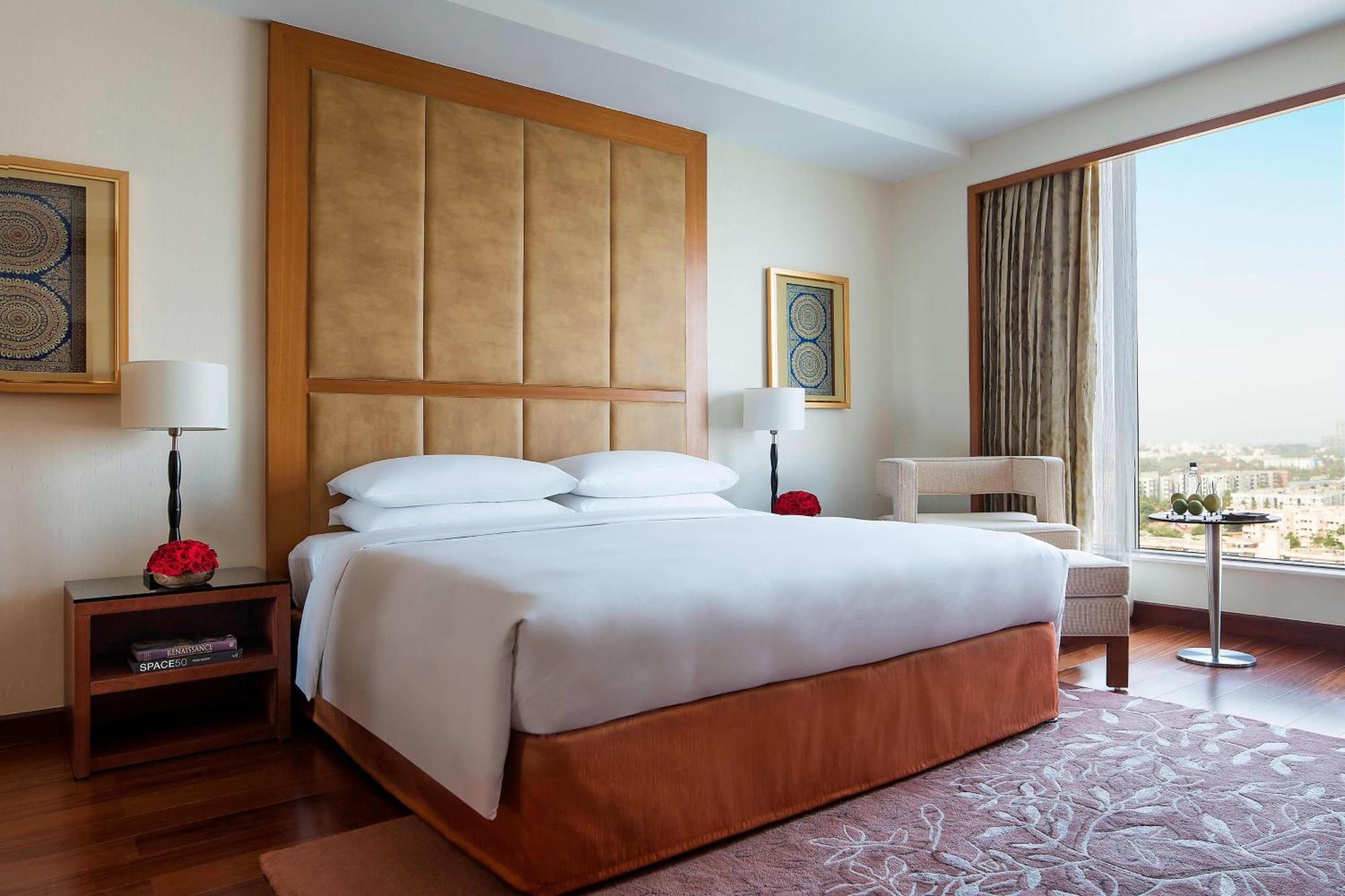 Executive Deluxe King Room Executive Lounge Access