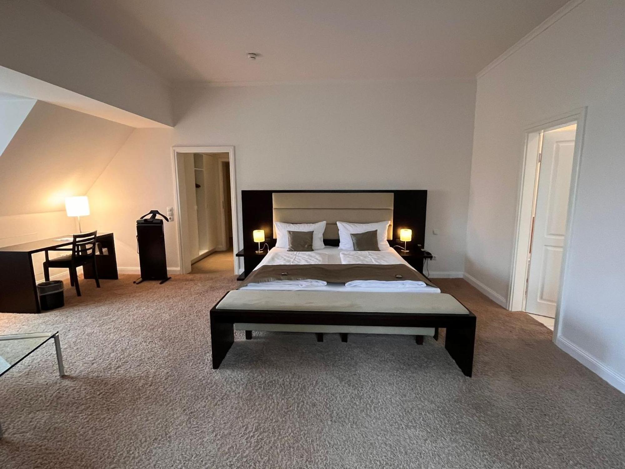 Large Double Room,1618878570:JPEG