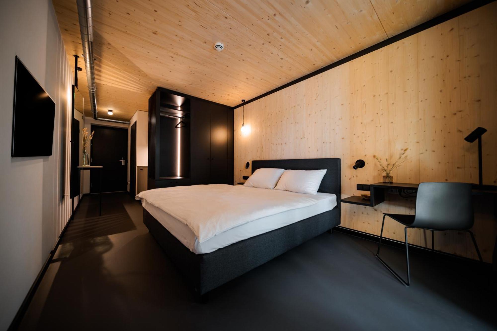 Doppelzimmer mit Balkon