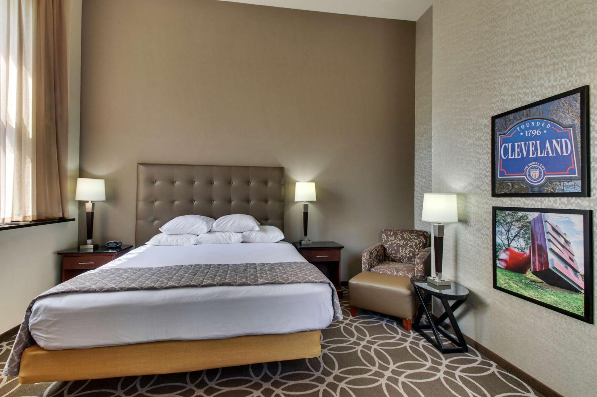 Deluxe King Suite