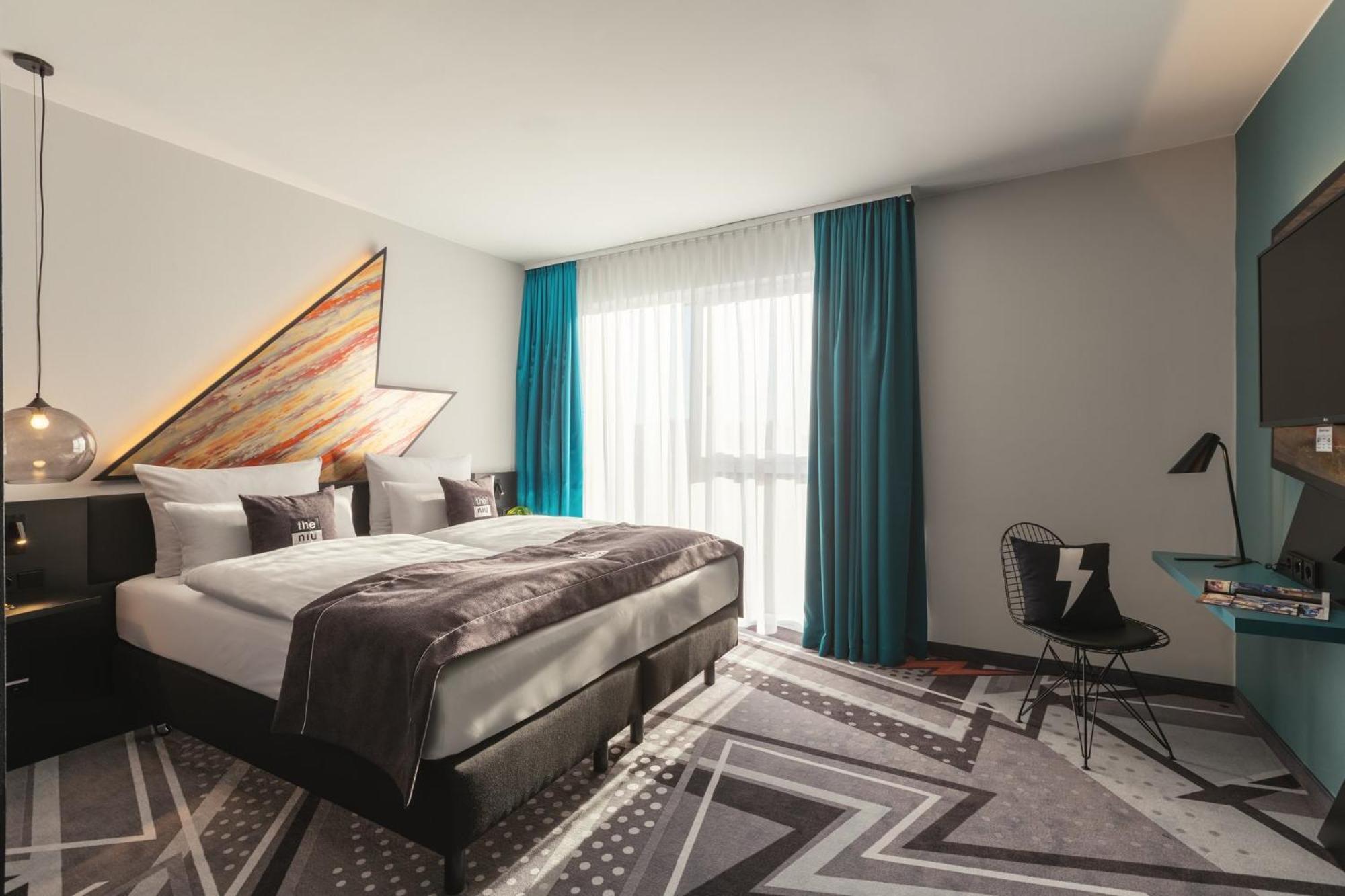 Chambre Lit Queen-Size Standard - Accessible aux Personnes à Mobilité Réduite