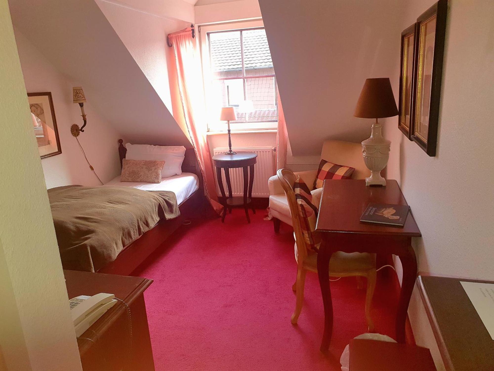 Standard Single Room,1619756042:JPEG