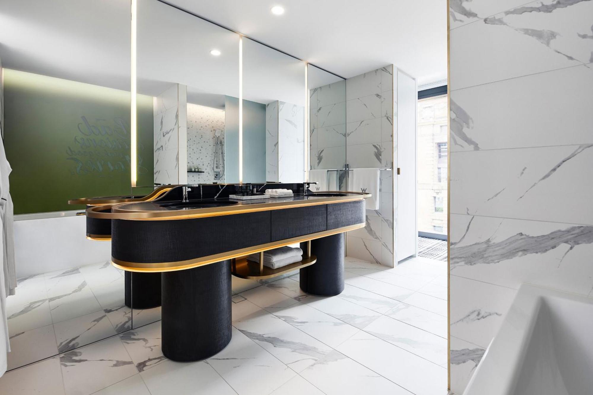 Urban Suite, Suite, 1 King Super