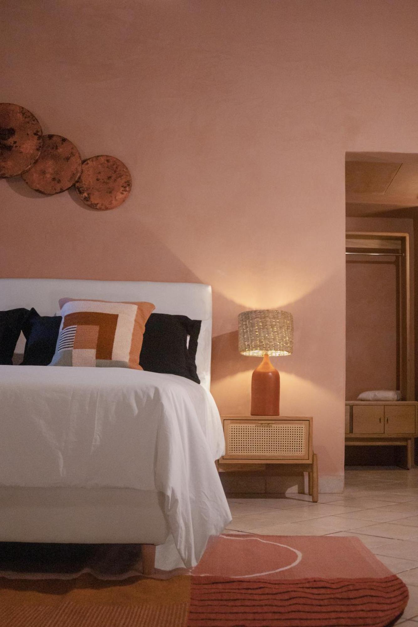 Deluxe Queen Suite