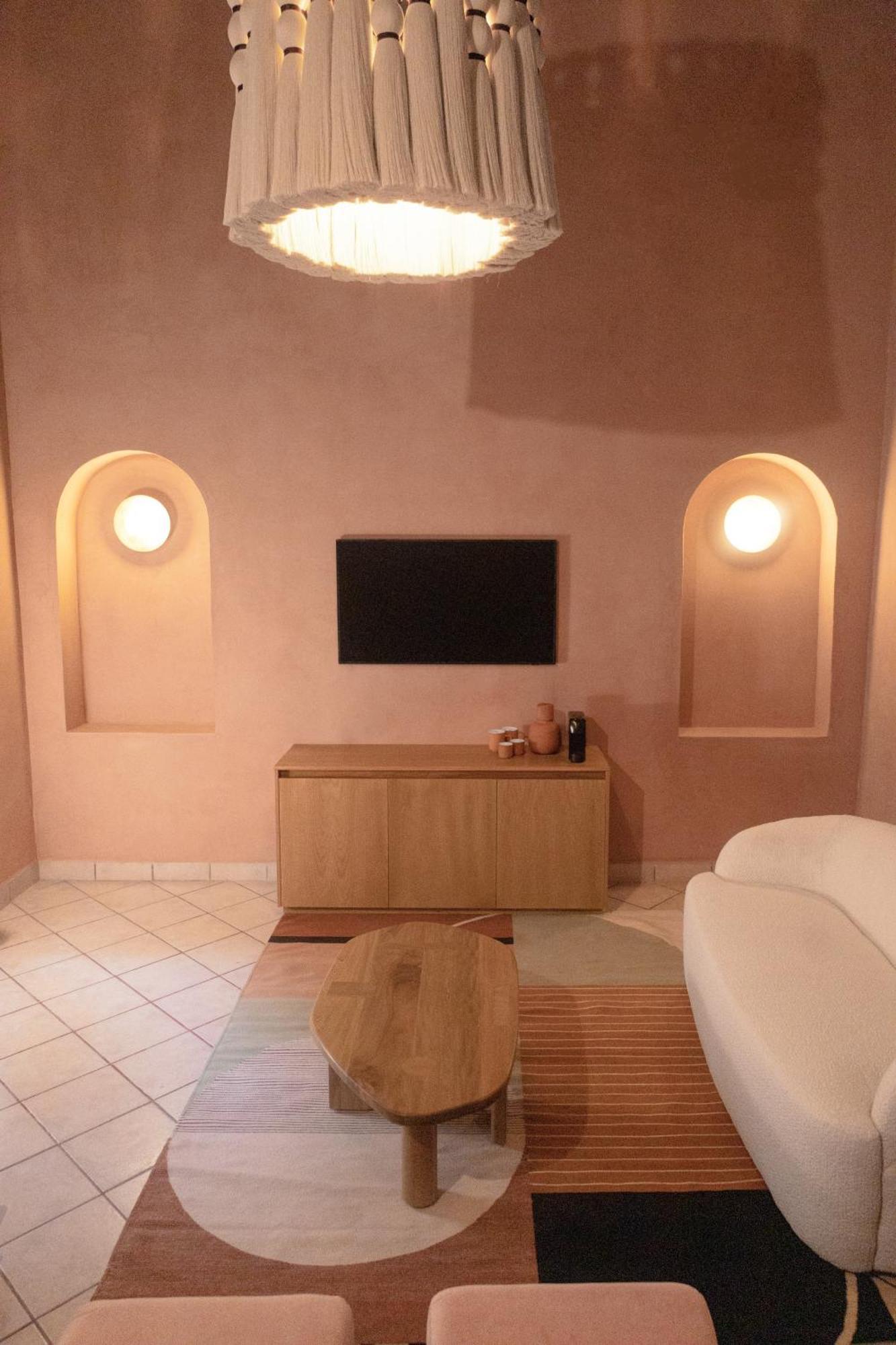 Deluxe Queen Suite