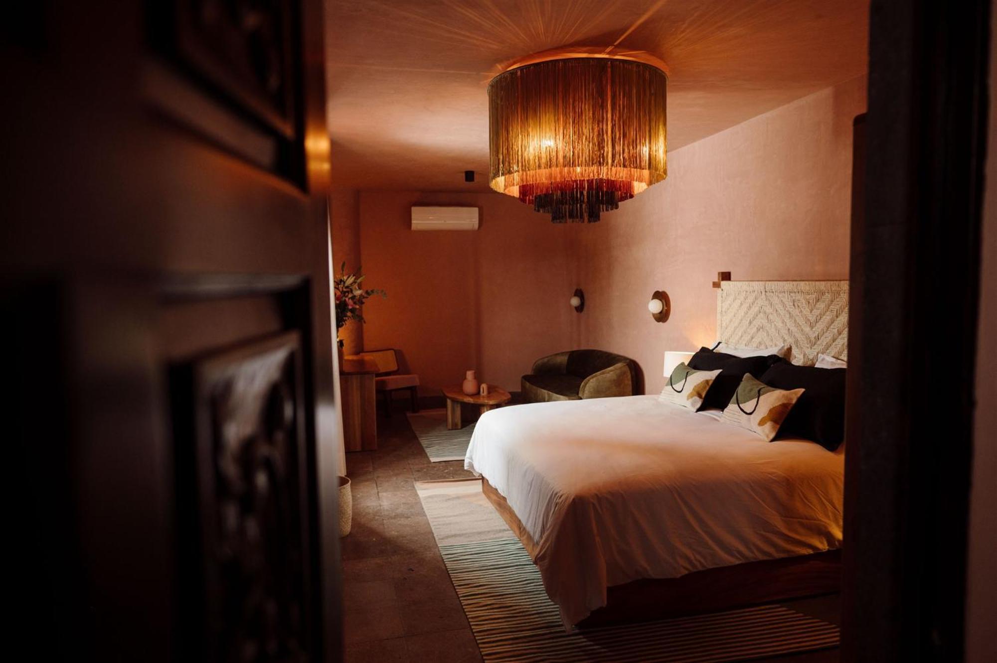 Deluxe Queen Suite
