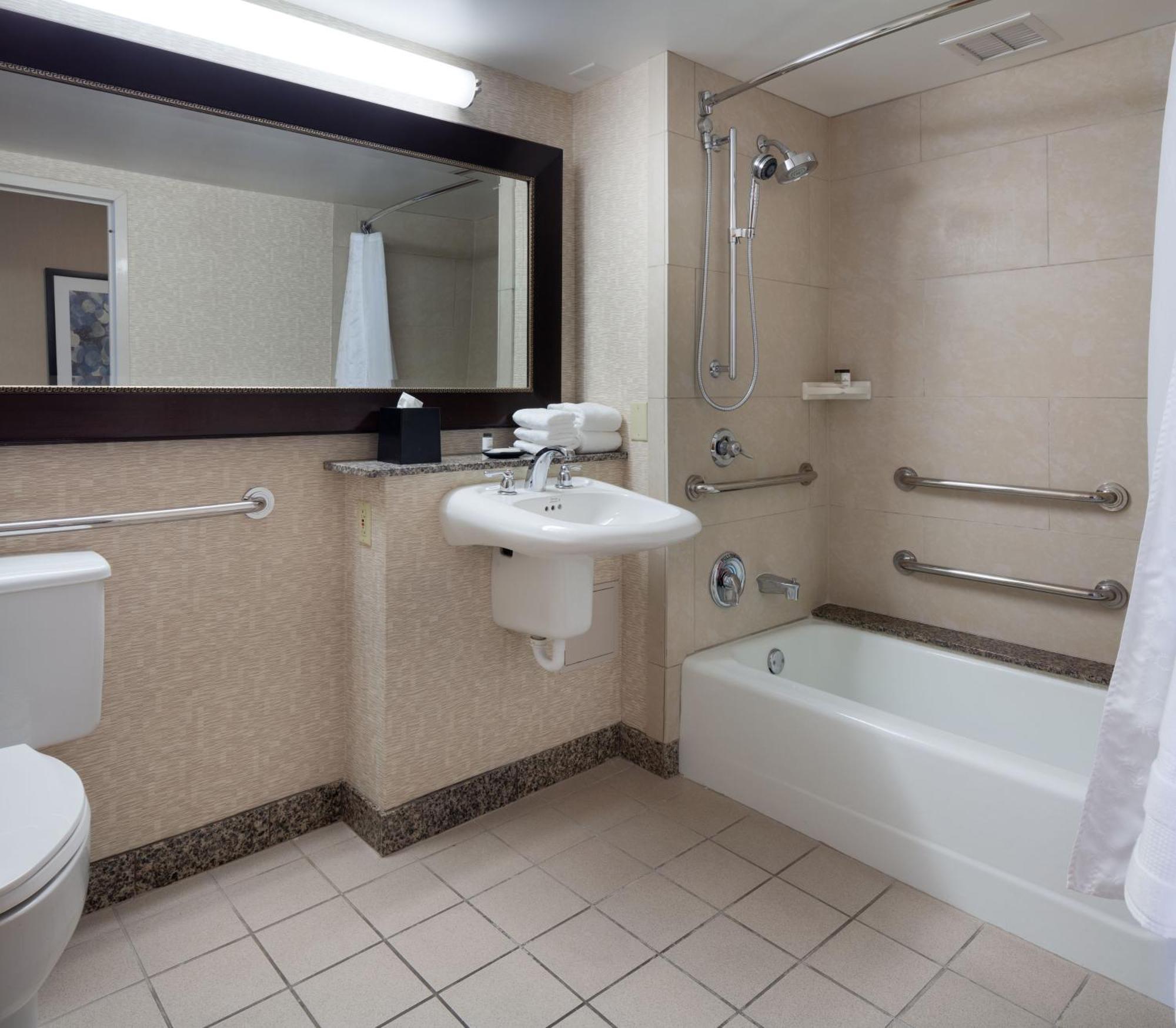 Traditional King Room with Adapted Tub - Mobility and Hearing Accessible