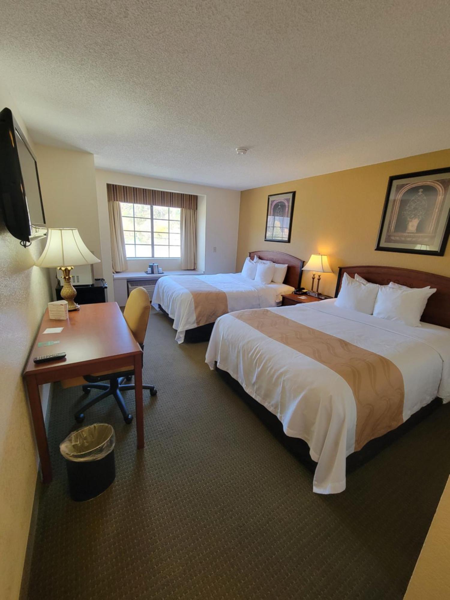 Quadruple Room with Two Queen Beds - Smoking/Pet Friendly