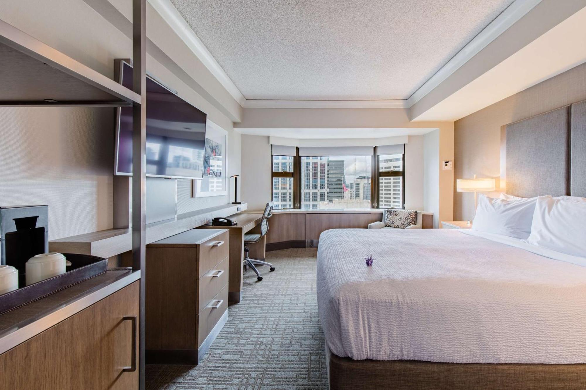 Executive King Room Skyline View