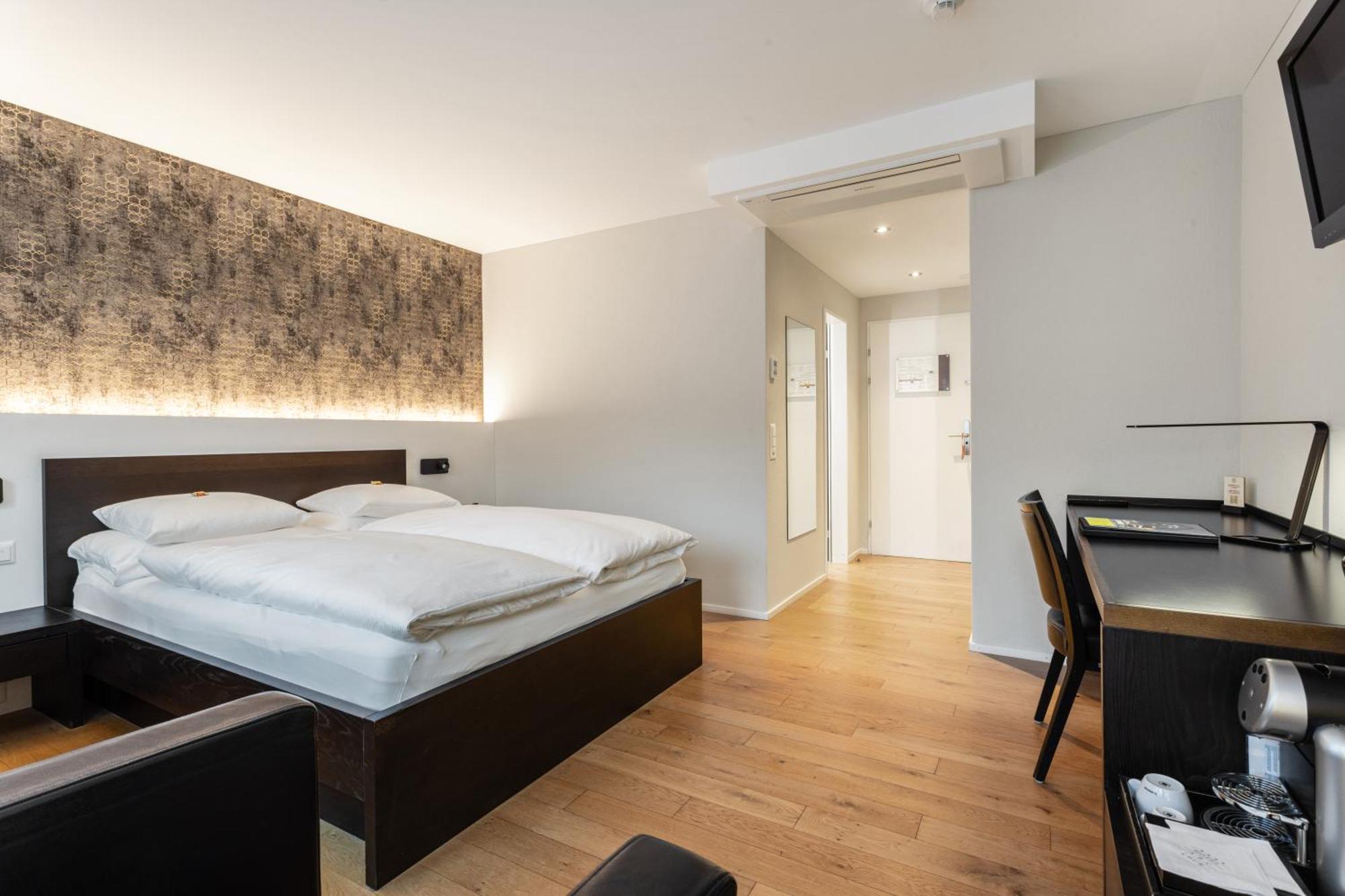 Superior Double Queen Size Room with Air Conditioning