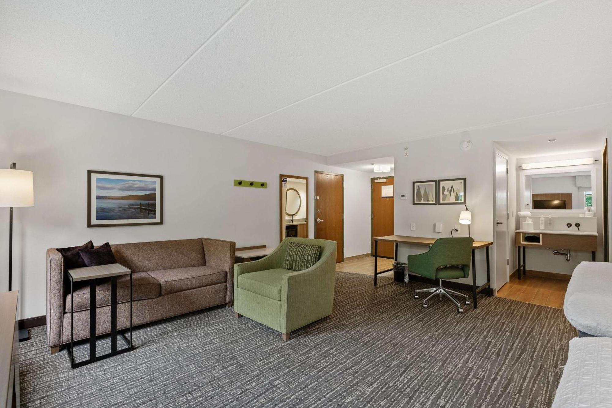 Suite Two Queen Beds Sofa Bed Balcony