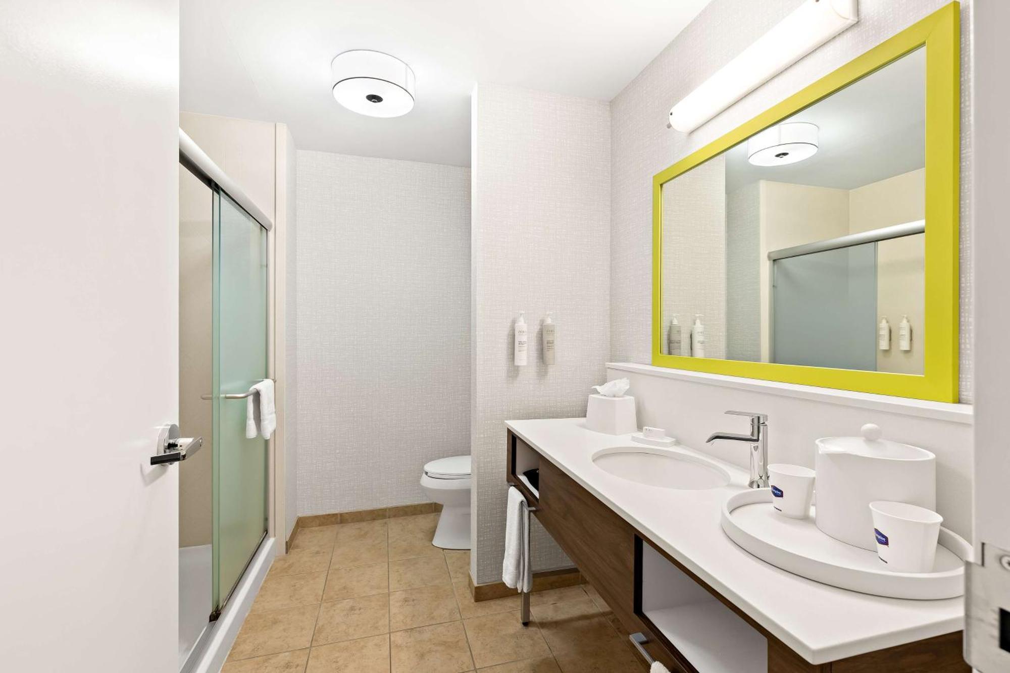 King Room Shower Non-Smoking