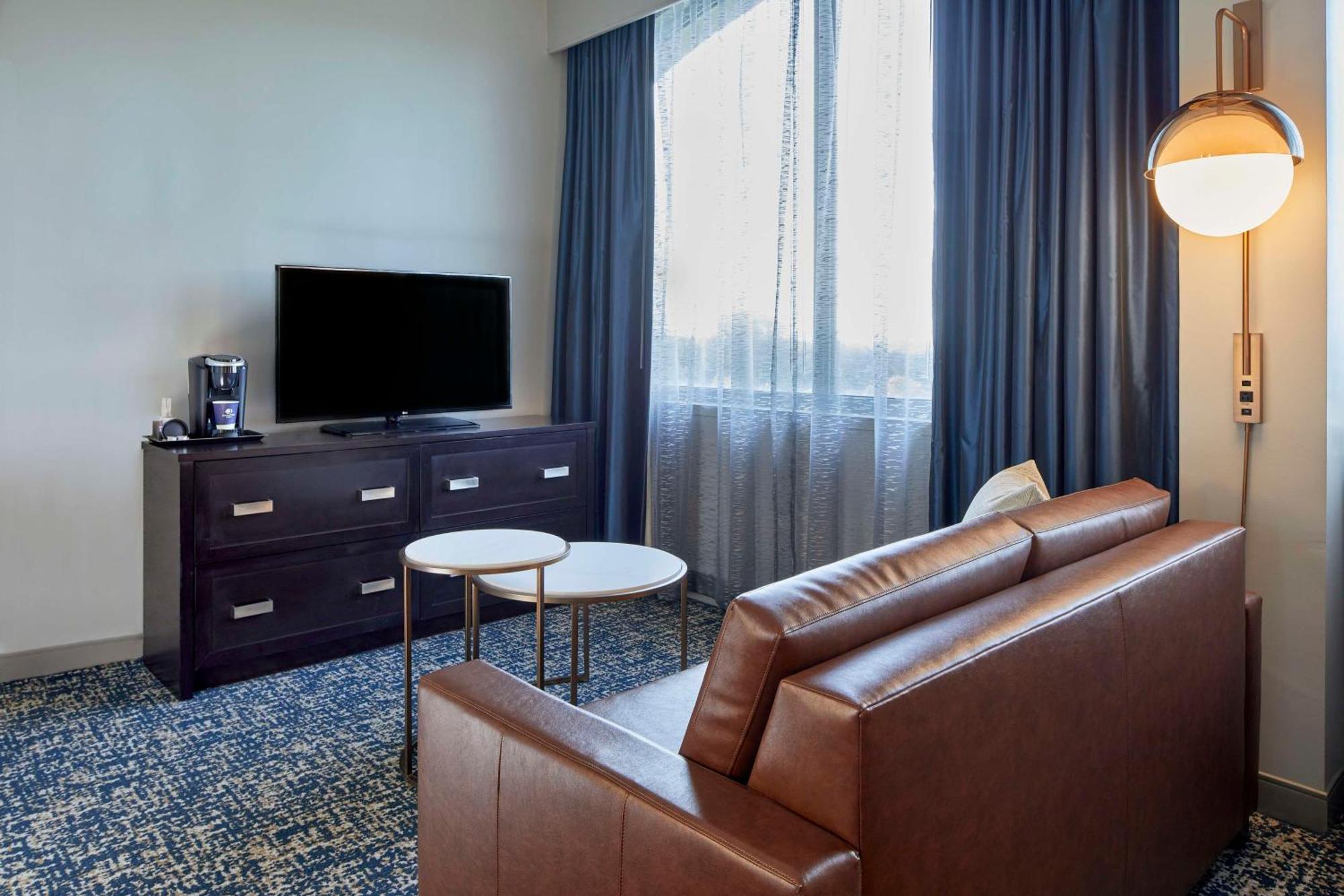 King Corner Room with Sofa Bed