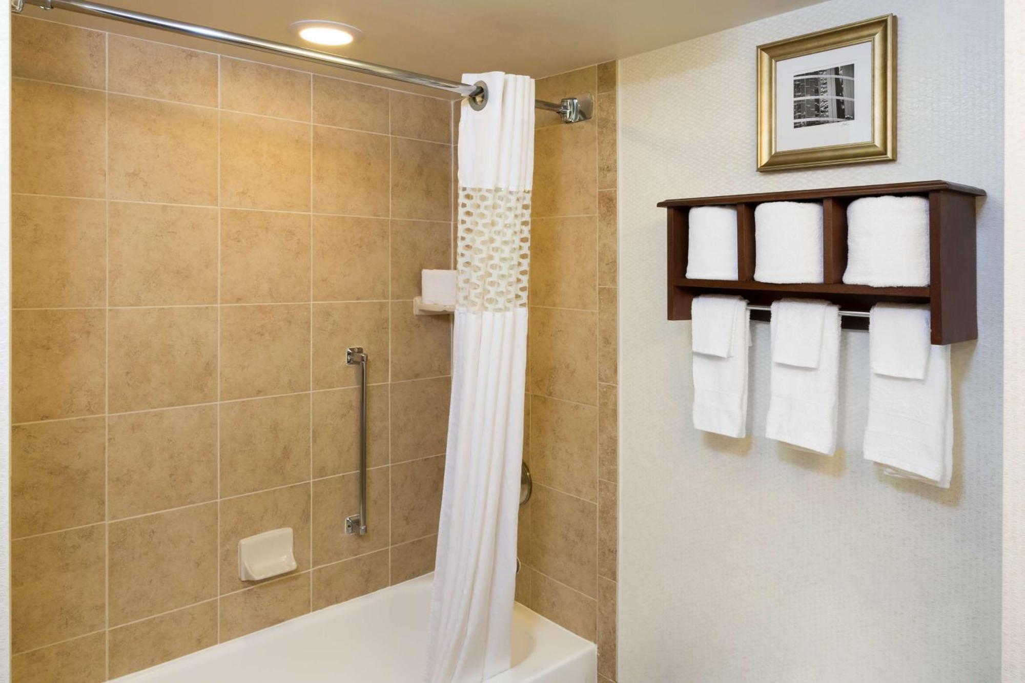 King Room Sofa Bed Bath Tub Non-Smoking