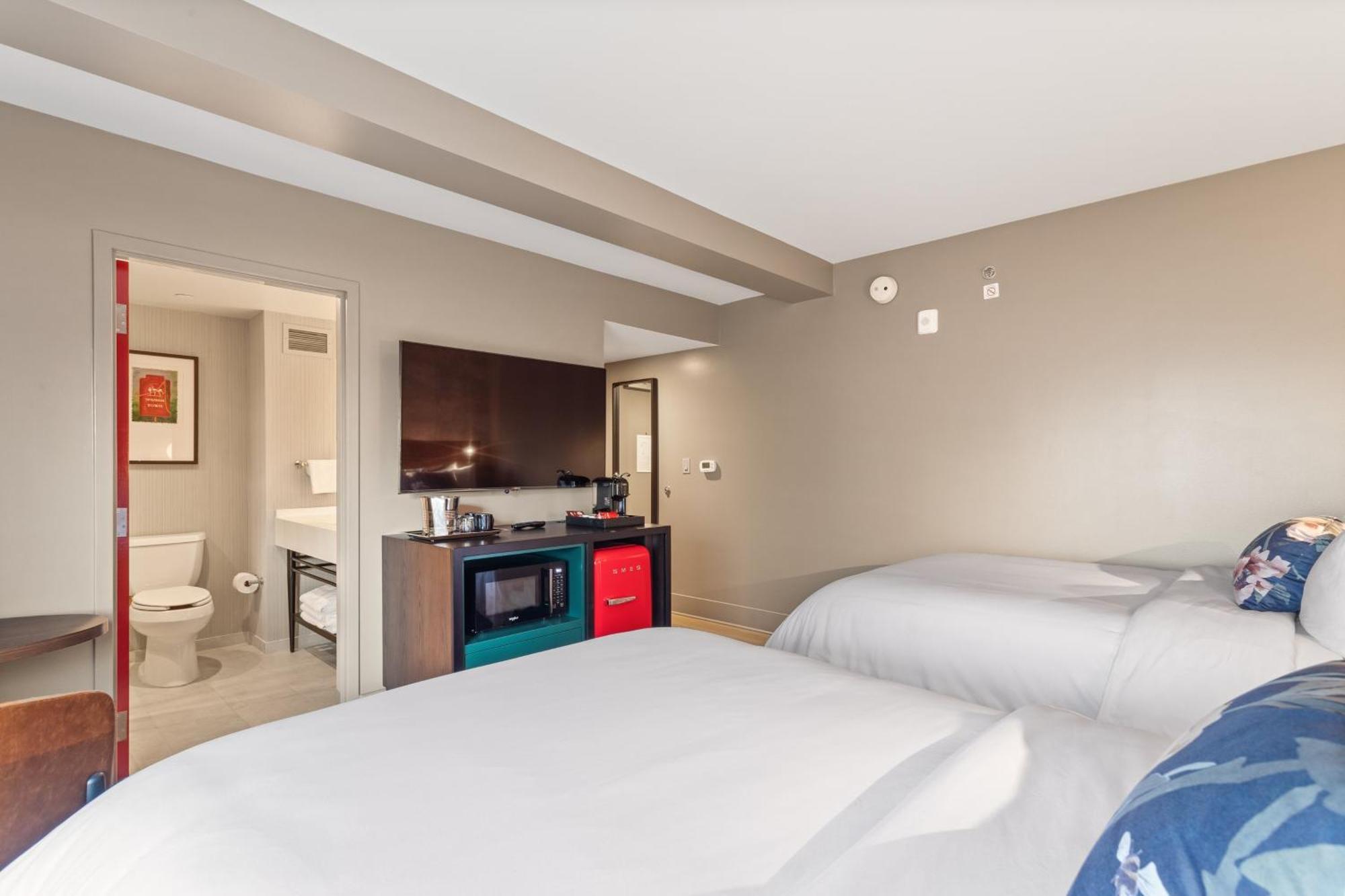 Standard Queen Room with Mobility Accessible Roll-In Shower
