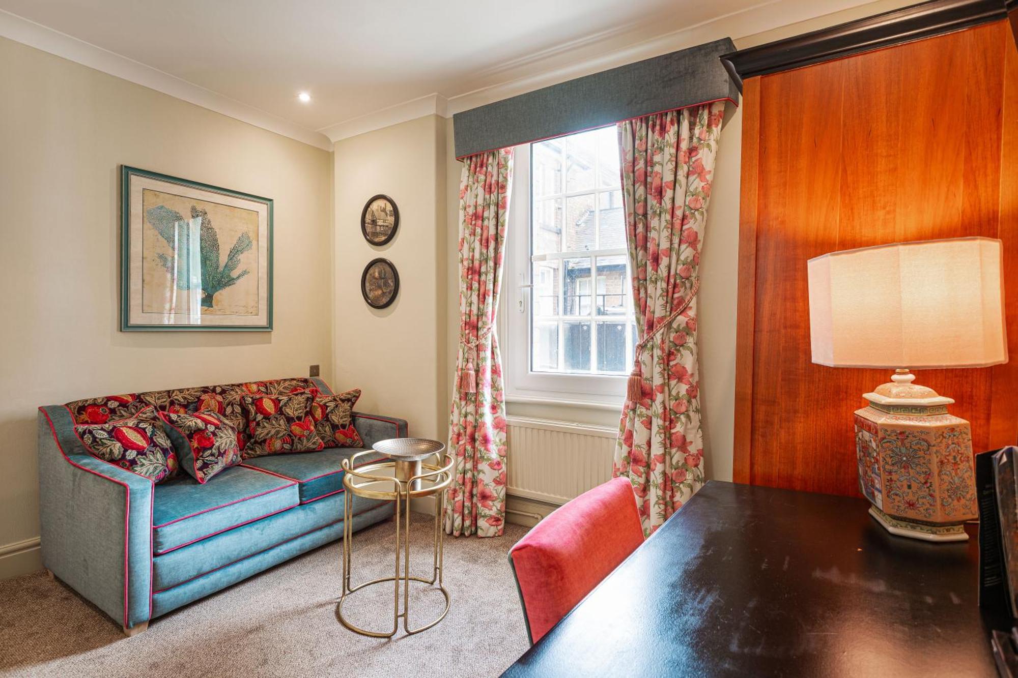 Deluxe Family Room