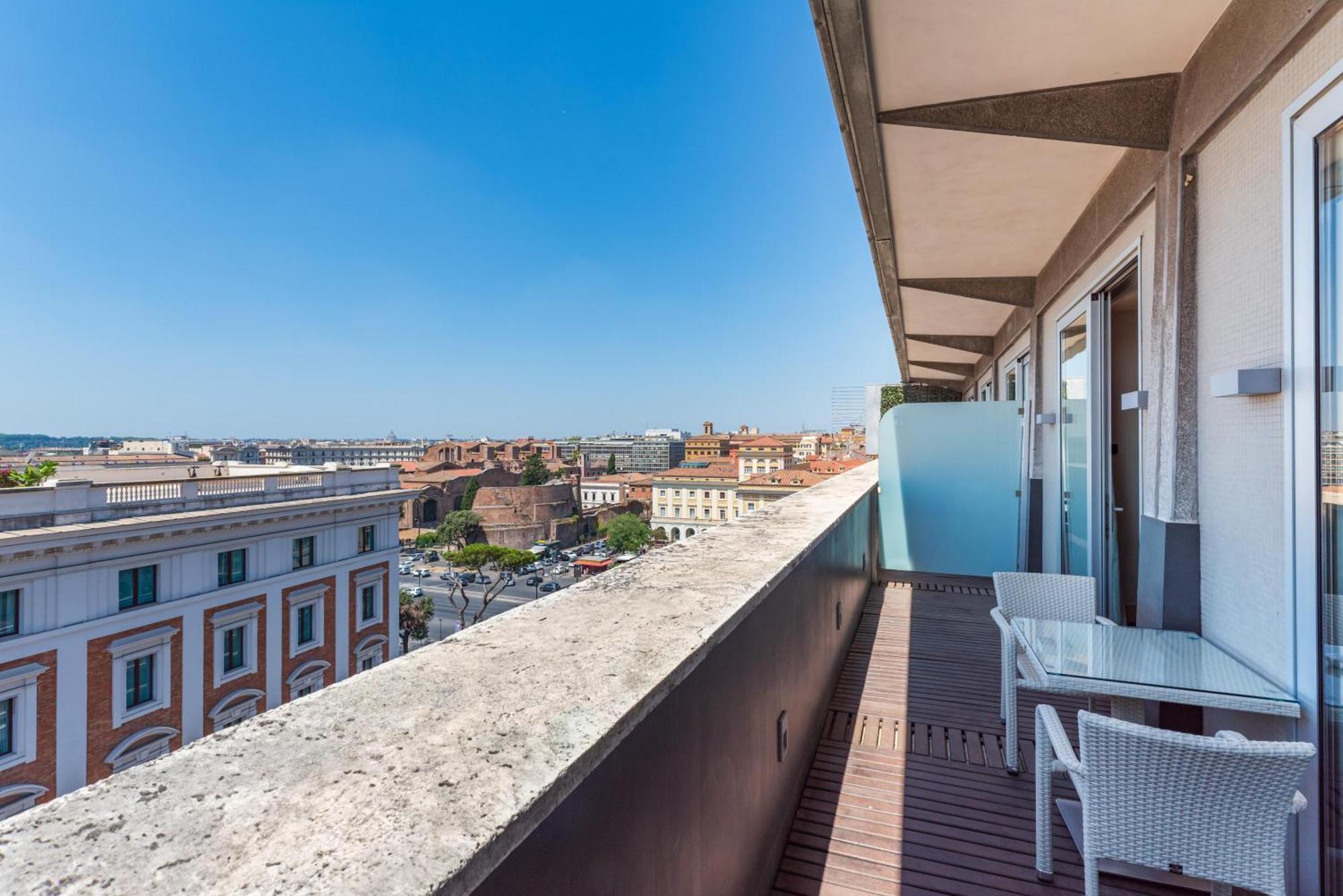 Junior King Suite Terrace City View