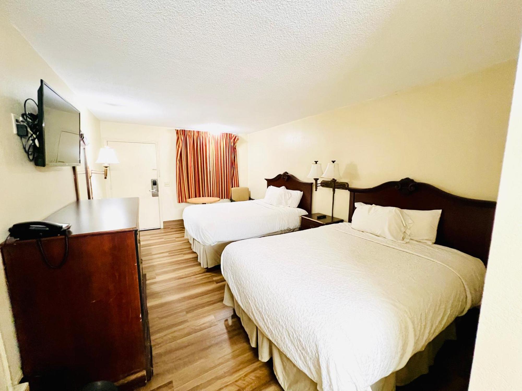 Queen Room Two Queen Beds
