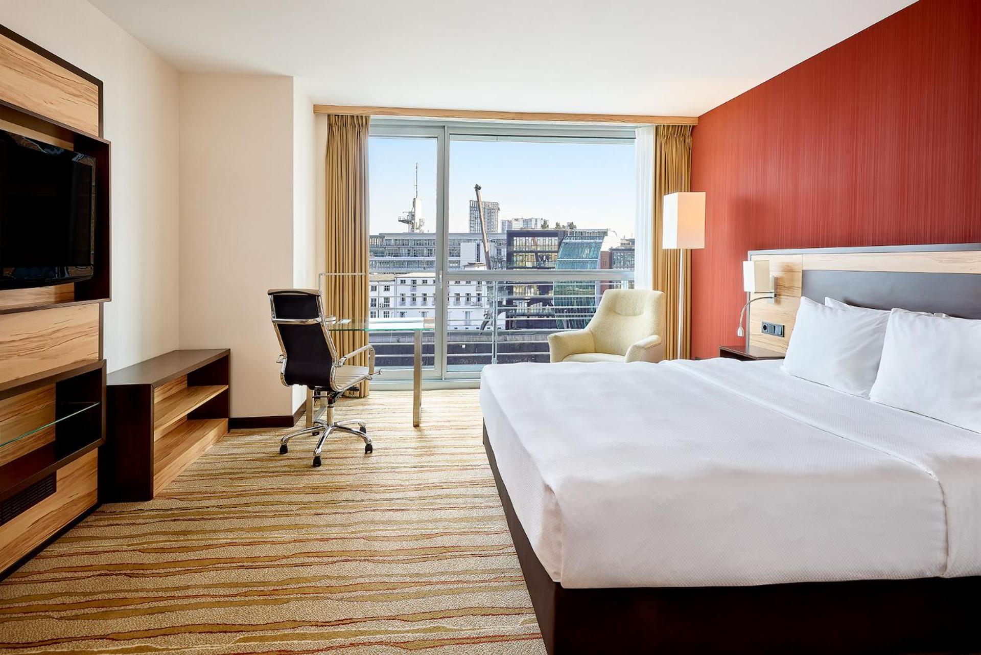 Größeres Zimmer mit 1 Kingsize-Bett