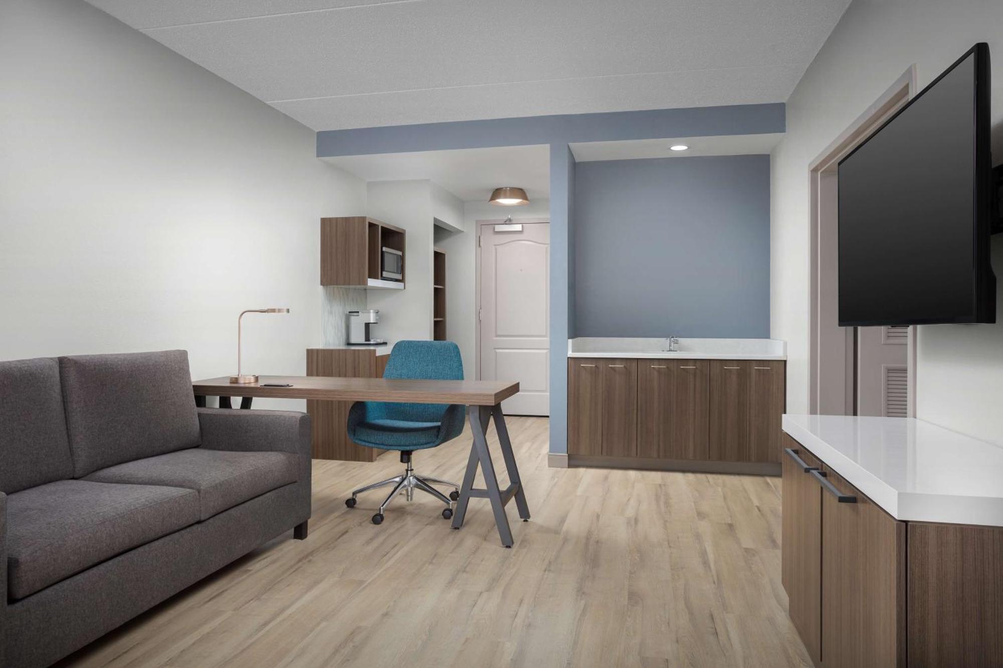 One-Bedroom King Suite - Hearing Access