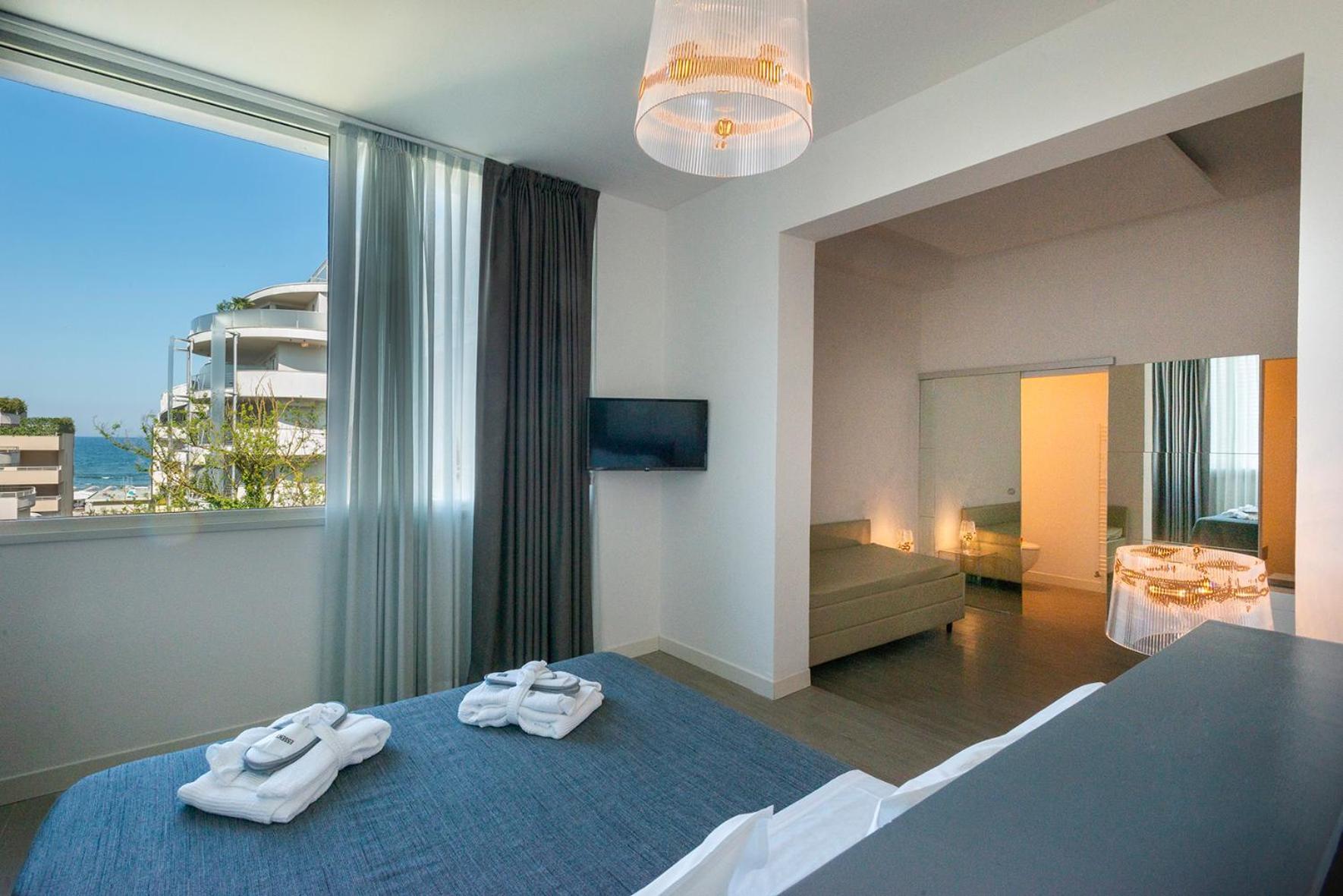 Junior Suite Side Sea View