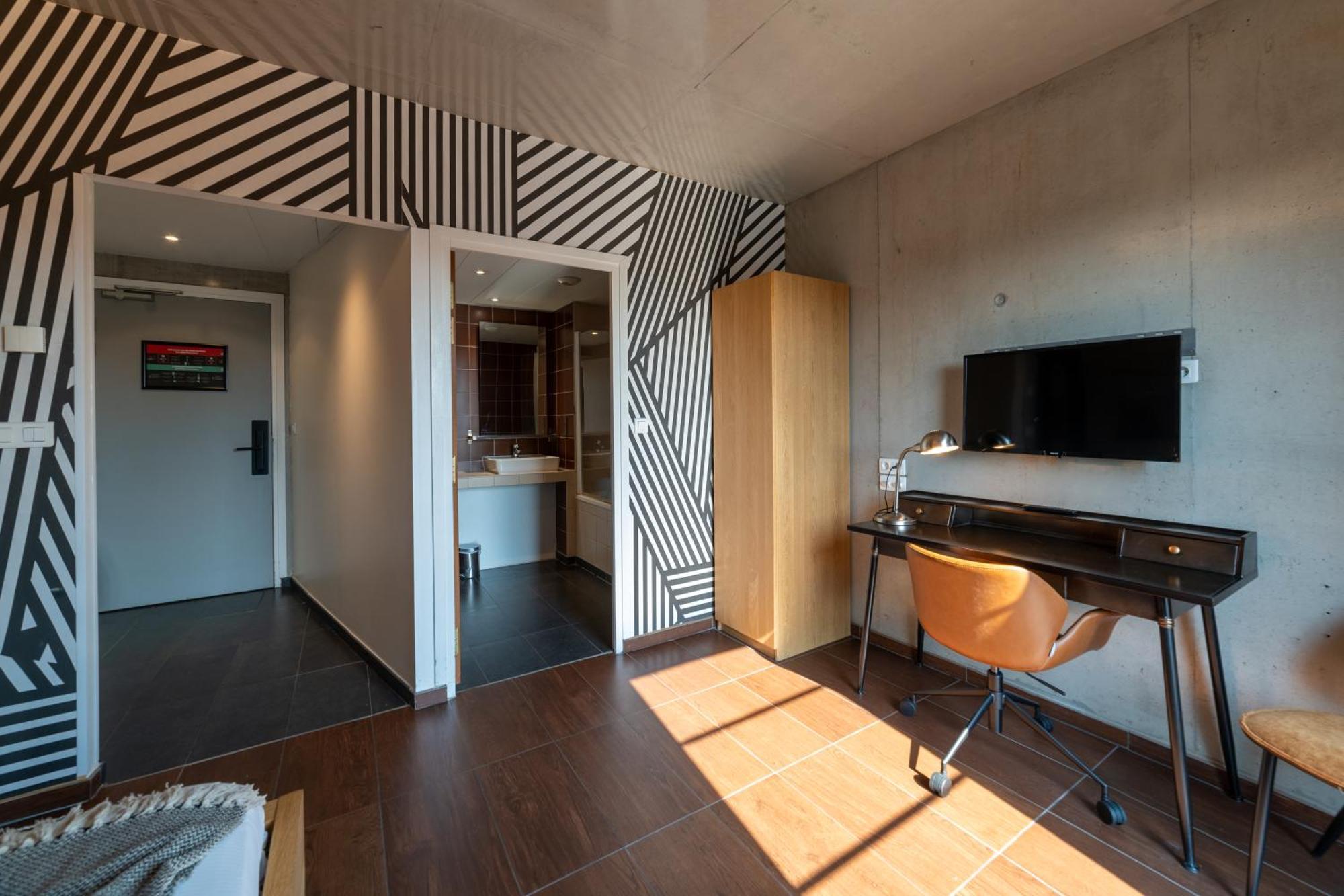 Studio Deluxe
