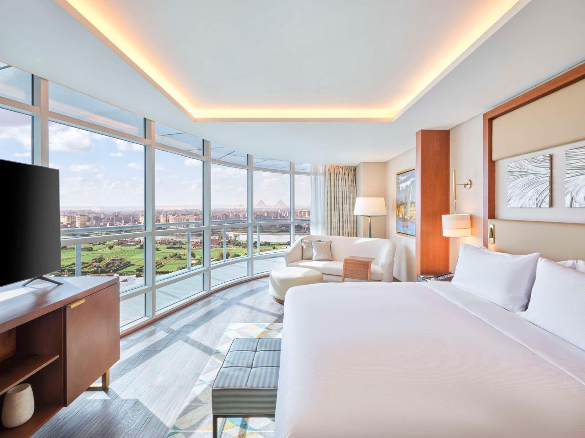 Grand One-Bedroom Suite - Nile and Pyramids View