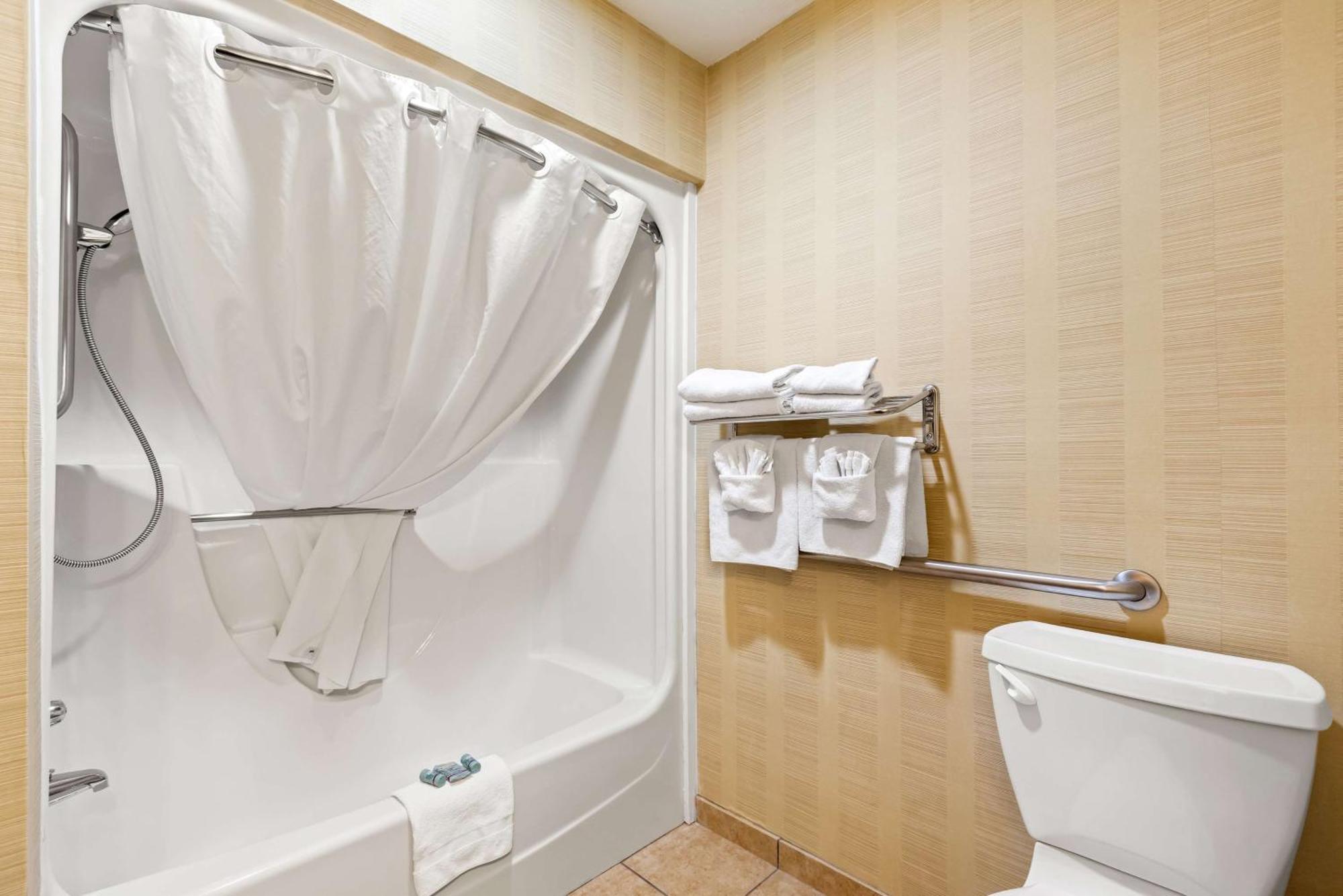 King Room with Bath Tub - Disability Access Room/Non-Smoking