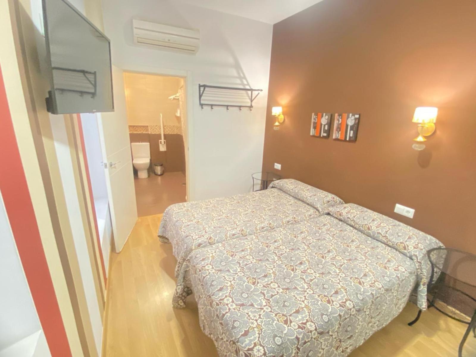 Twin Room,1626346719:JPEG