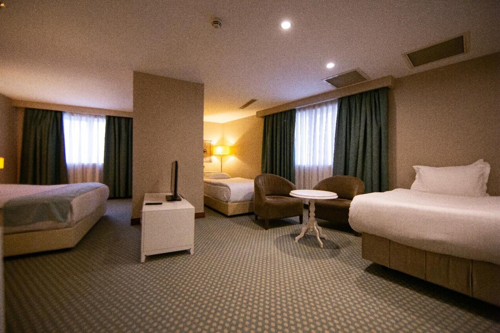 Deluxe Family Suite